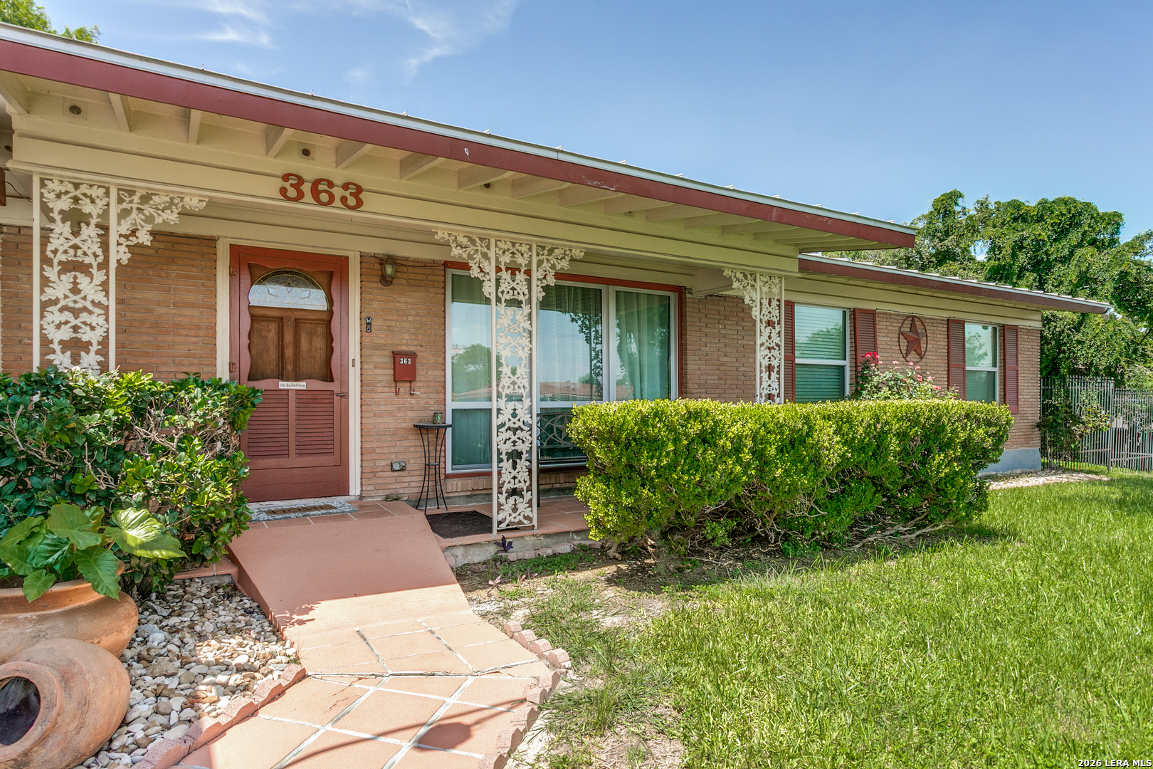363 E Rampart