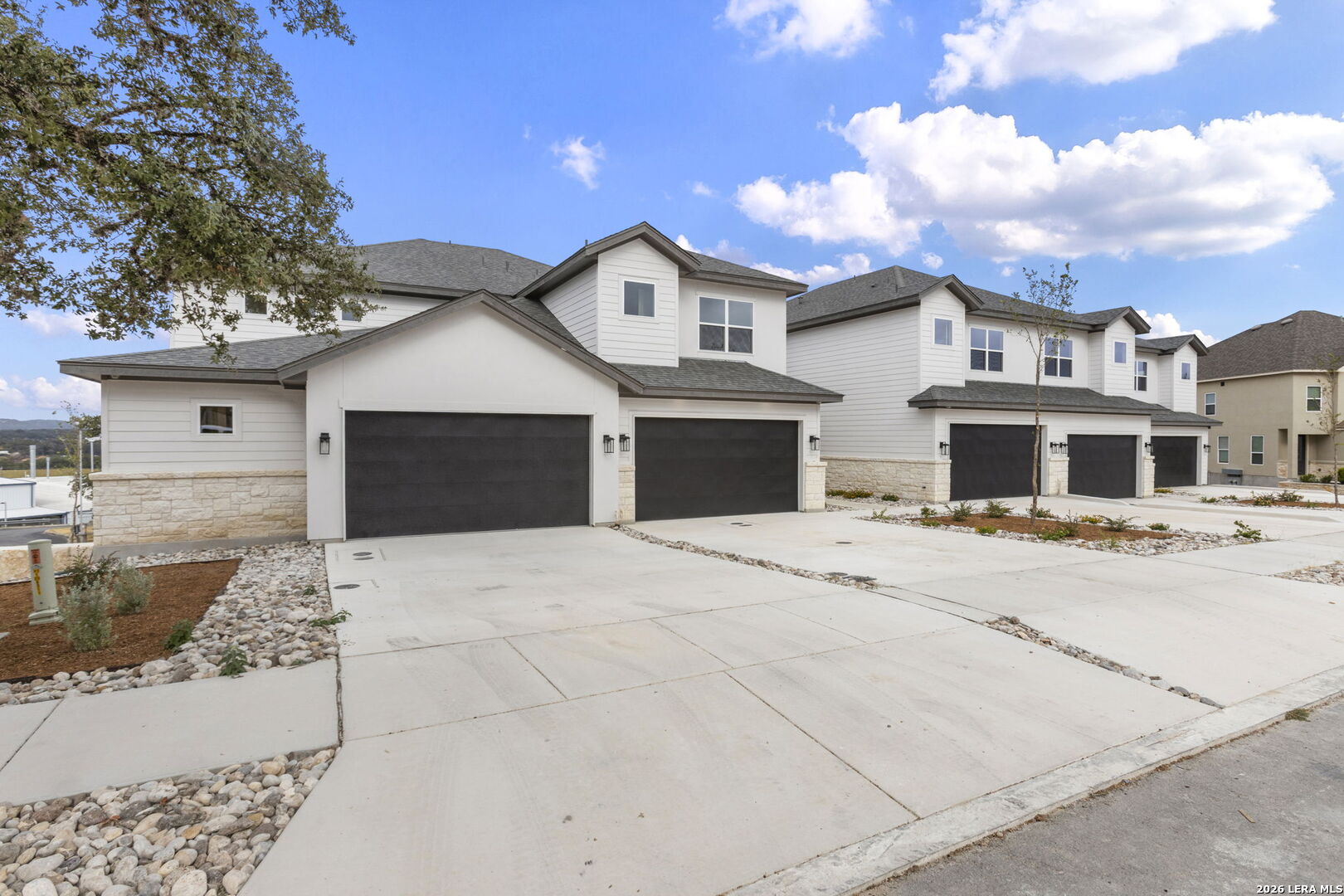102 MAGNOLIA CIR