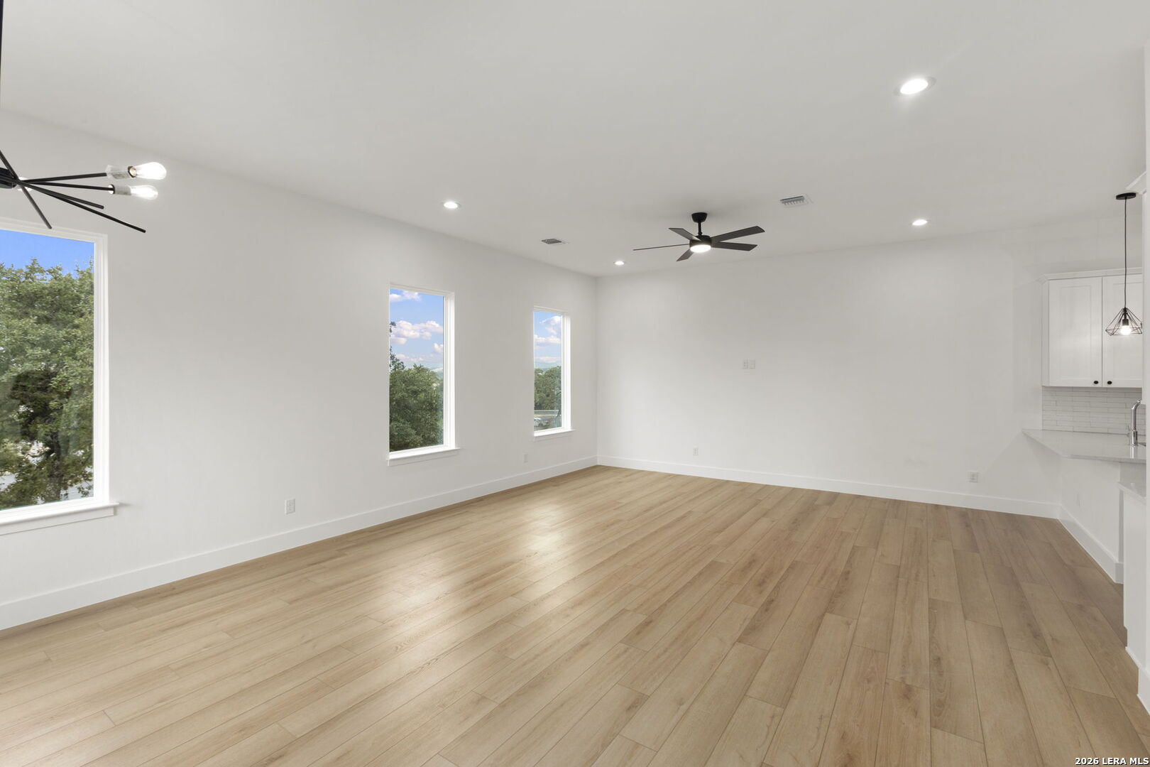 102 MAGNOLIA CIR