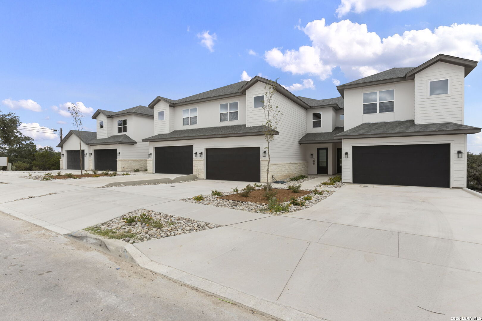 102 MAGNOLIA CIR