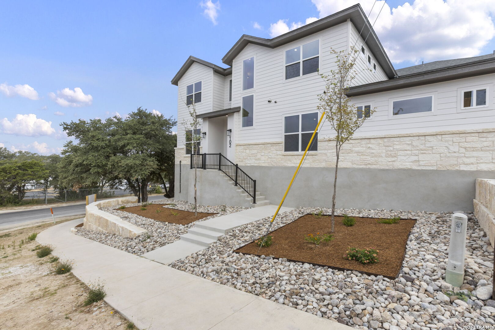 102 MAGNOLIA CIR