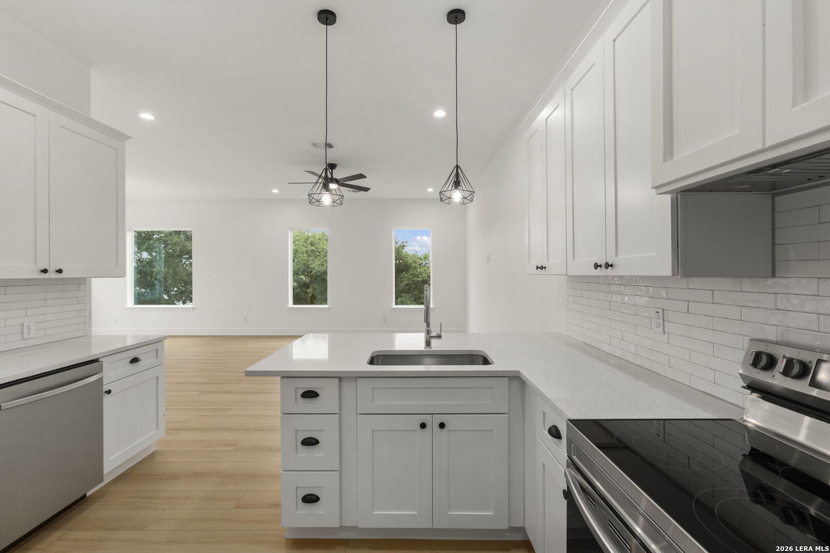 102 MAGNOLIA CIR