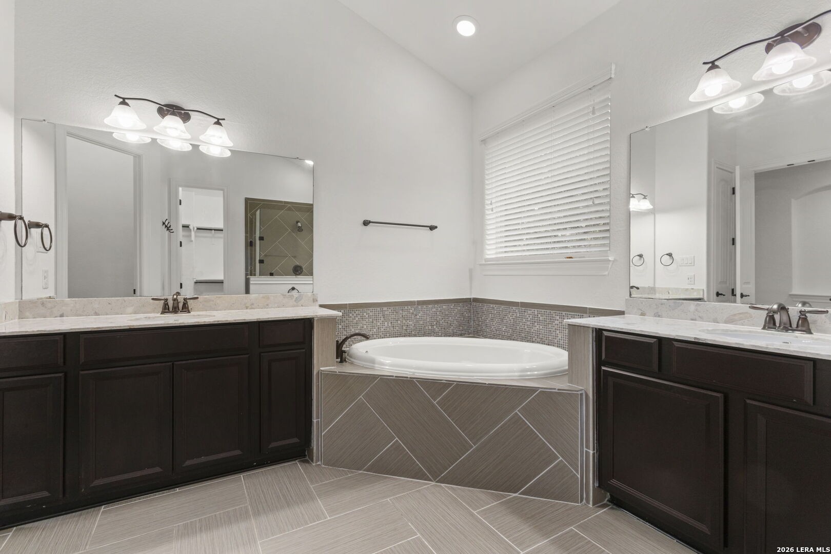 7 MARBELLA CT