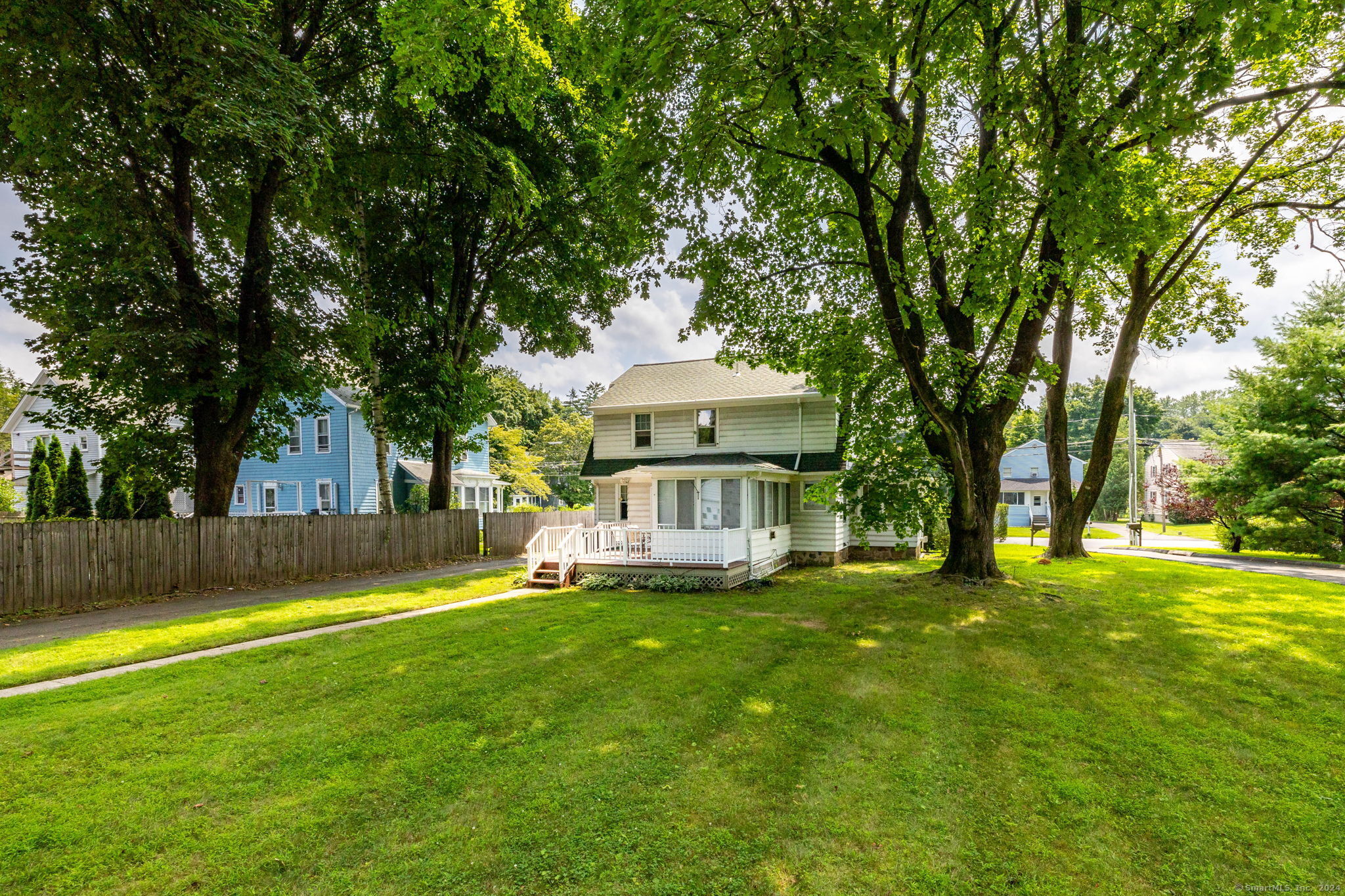 10 Fleetwood Avenue