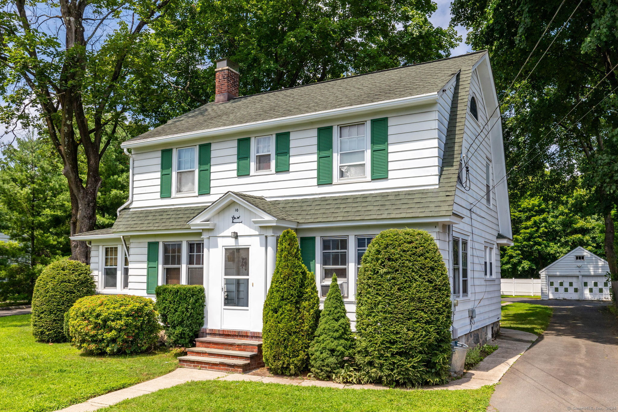 10 Fleetwood Avenue