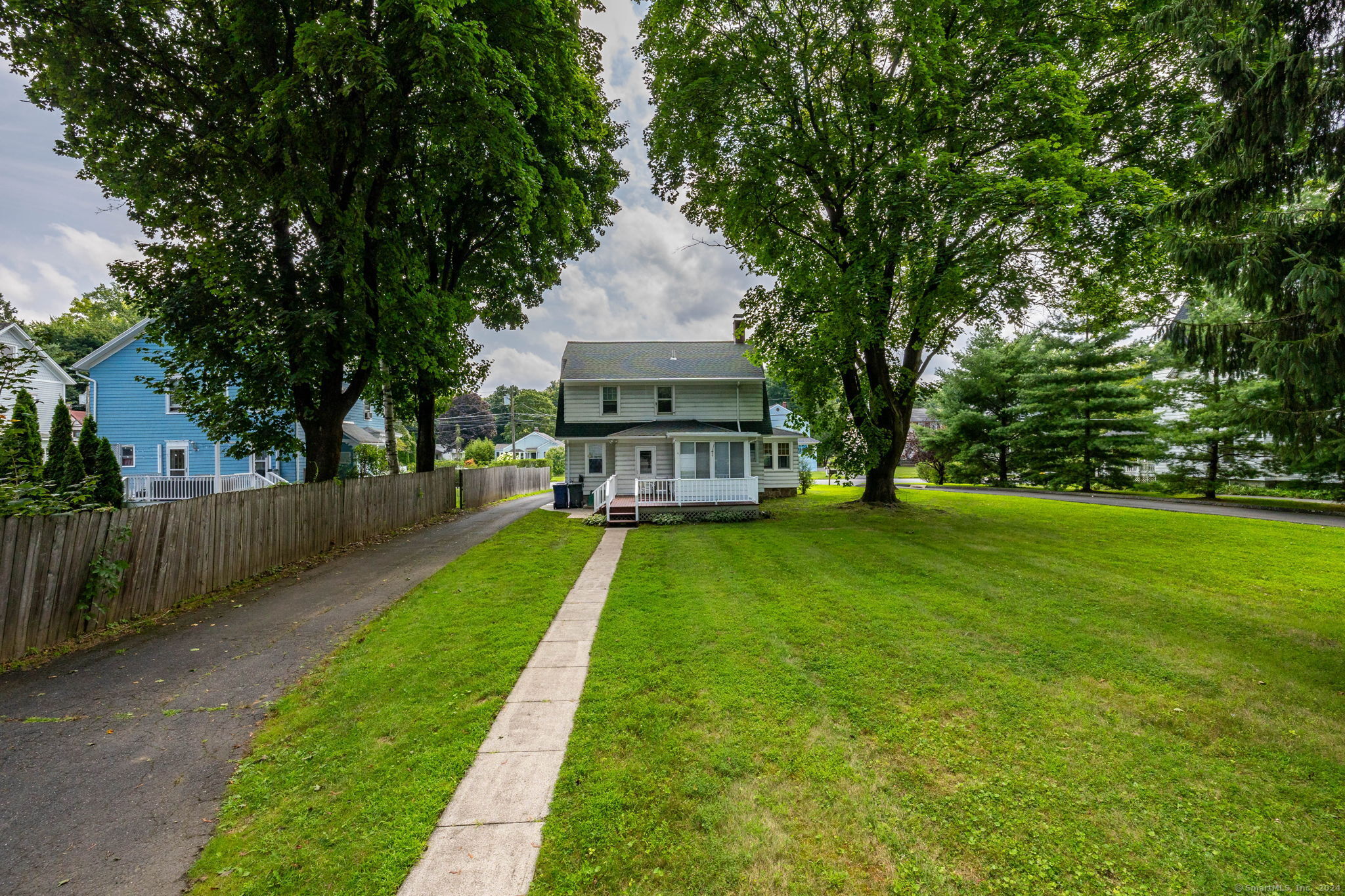 10 Fleetwood Avenue