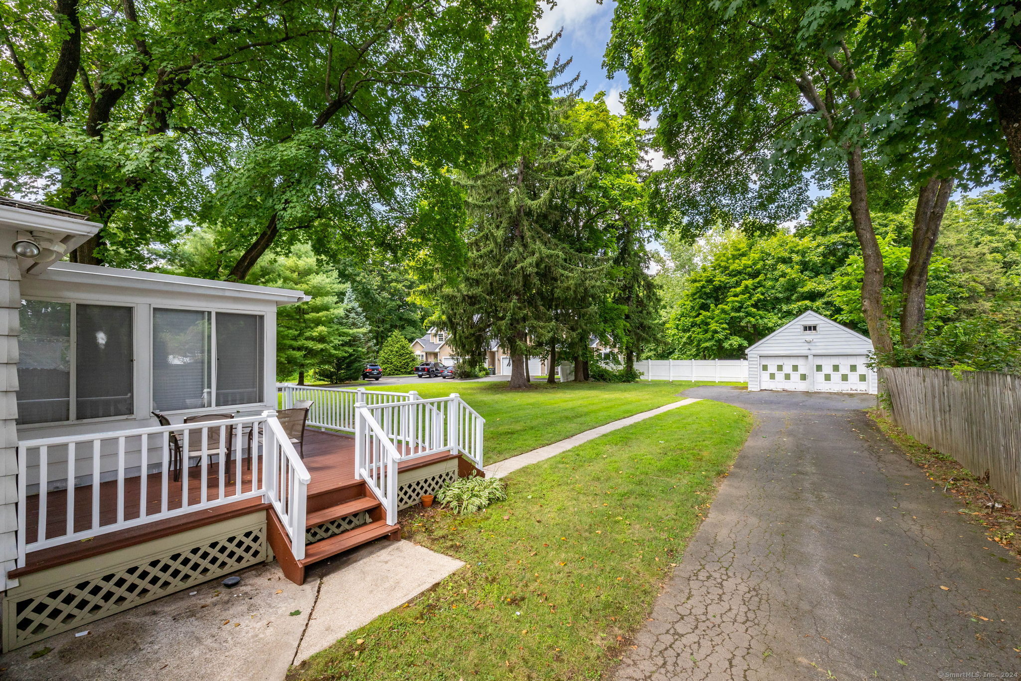 10 Fleetwood Avenue