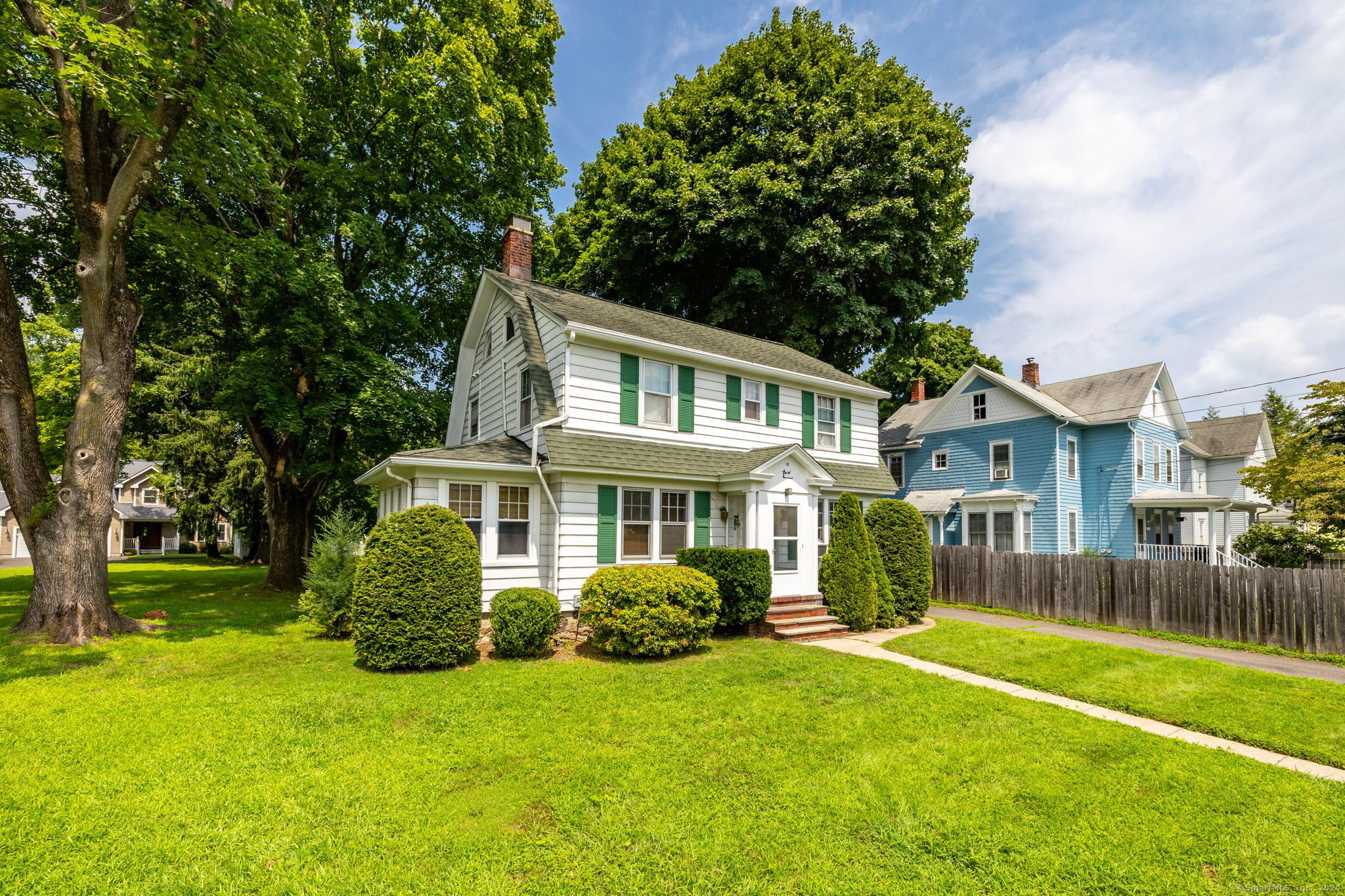 10 Fleetwood Avenue