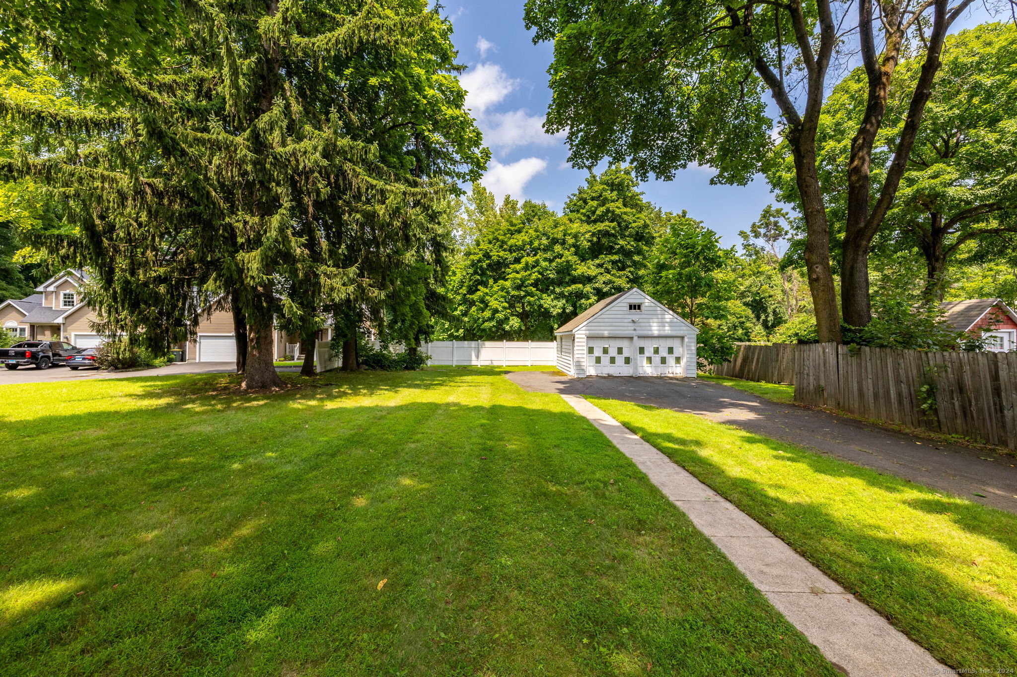 10 Fleetwood Avenue