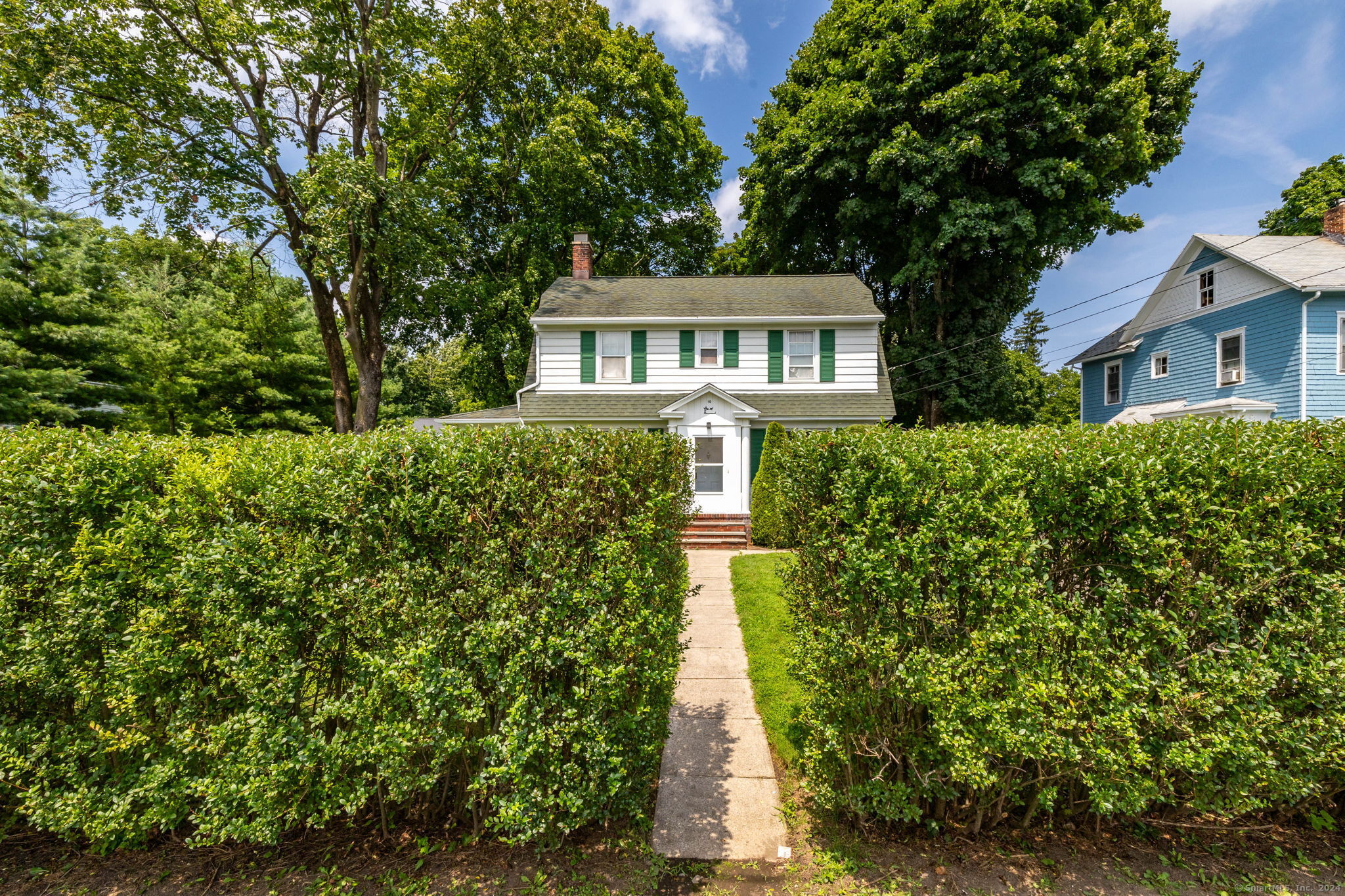 10 Fleetwood Avenue