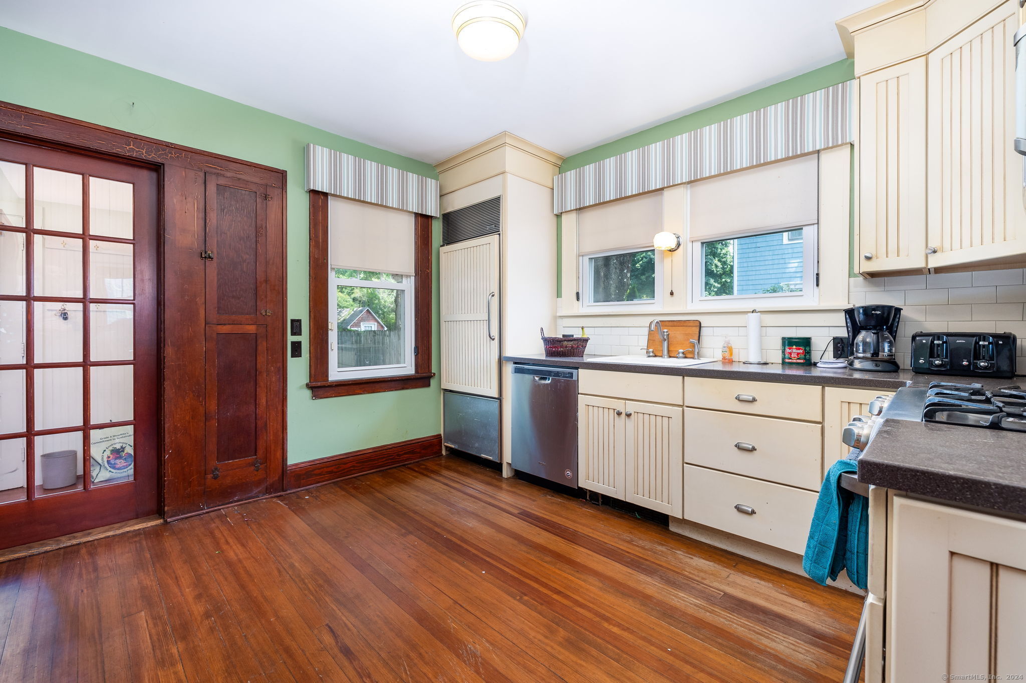 10 Fleetwood Avenue