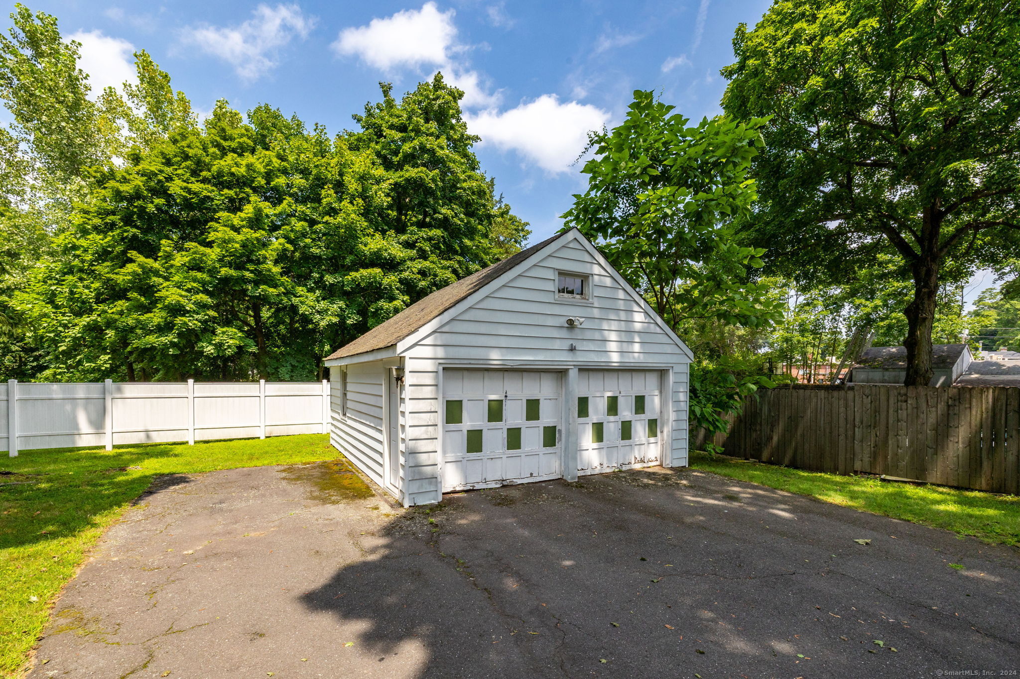 10 Fleetwood Avenue