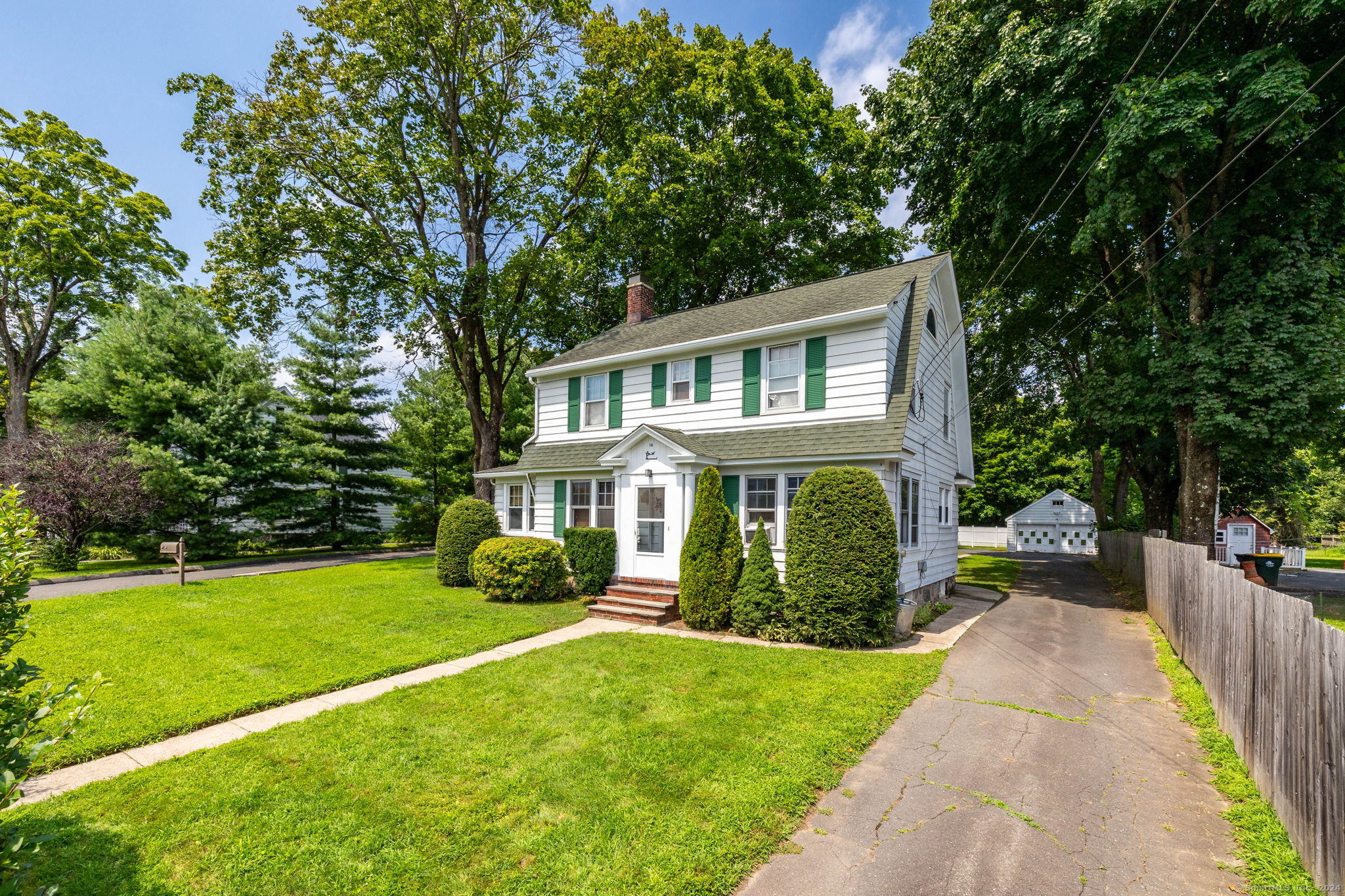 10 Fleetwood Avenue
