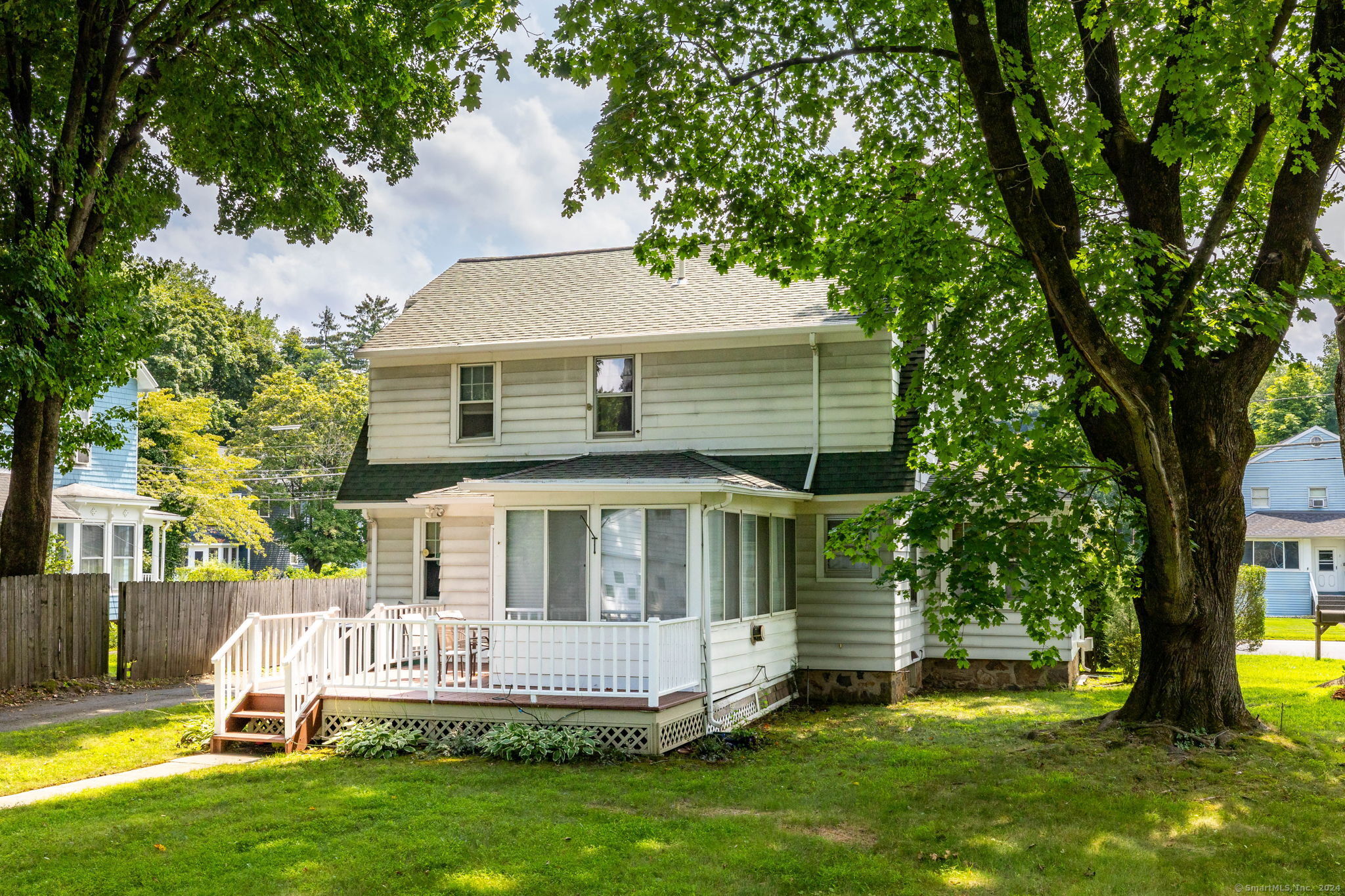 10 Fleetwood Avenue