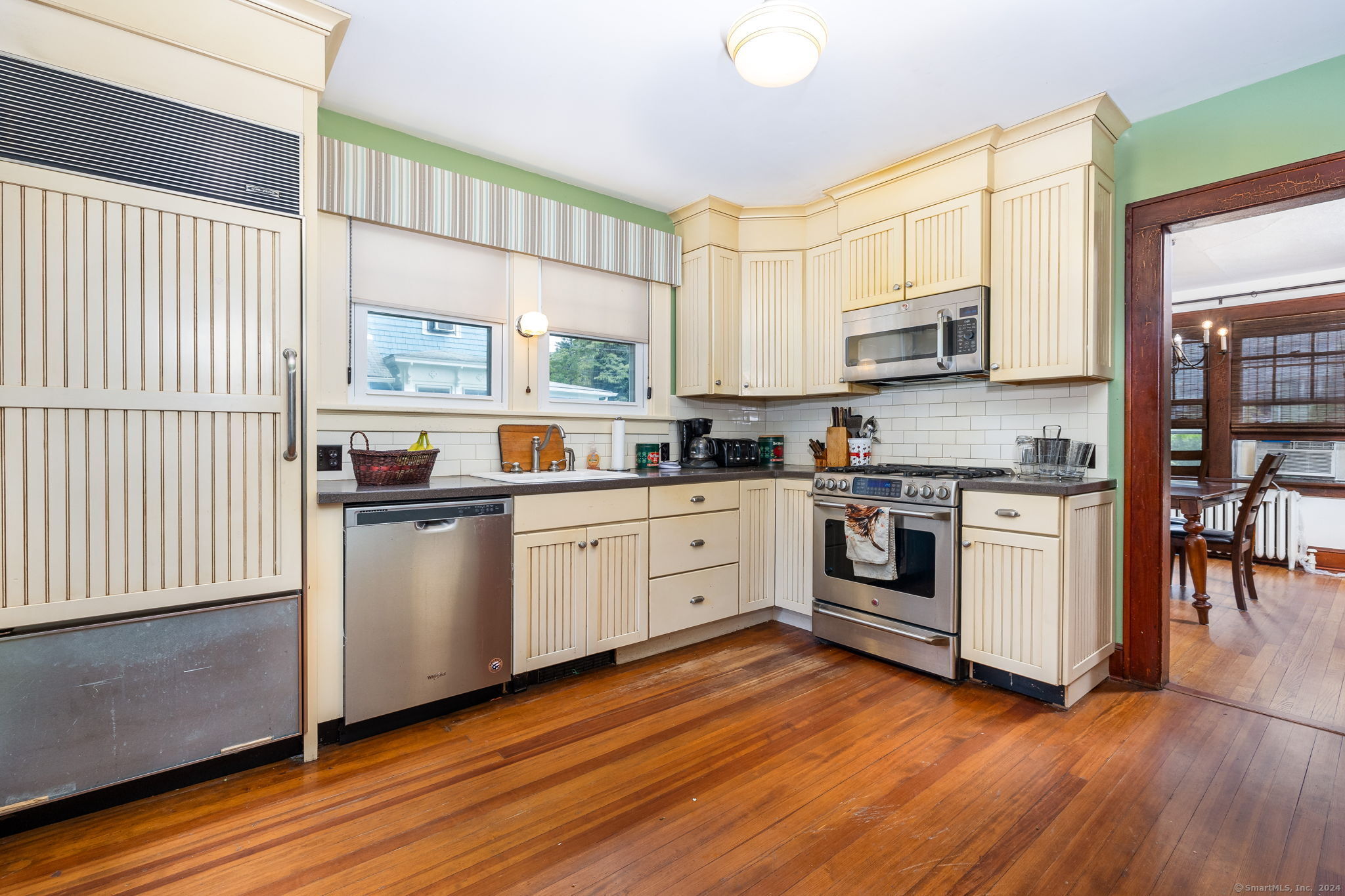 10 Fleetwood Avenue