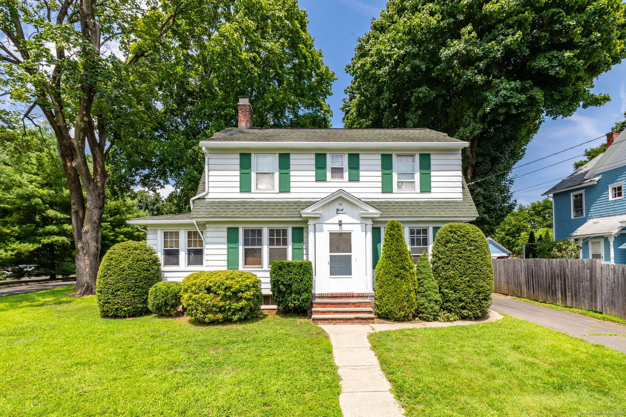 10 Fleetwood Avenue