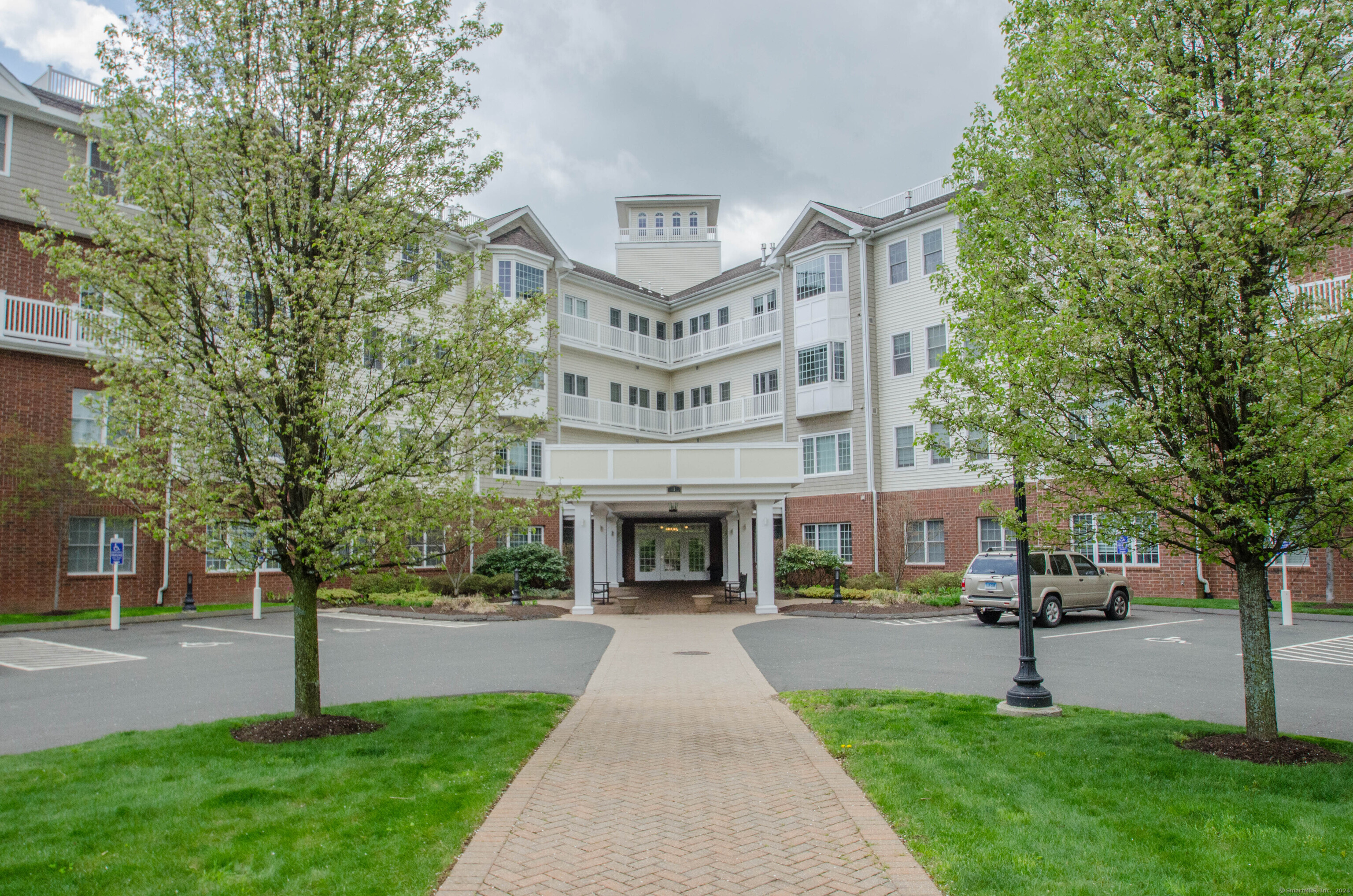 1 King Philip Drive 407