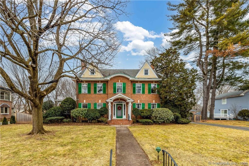 125 Quaker Lane North