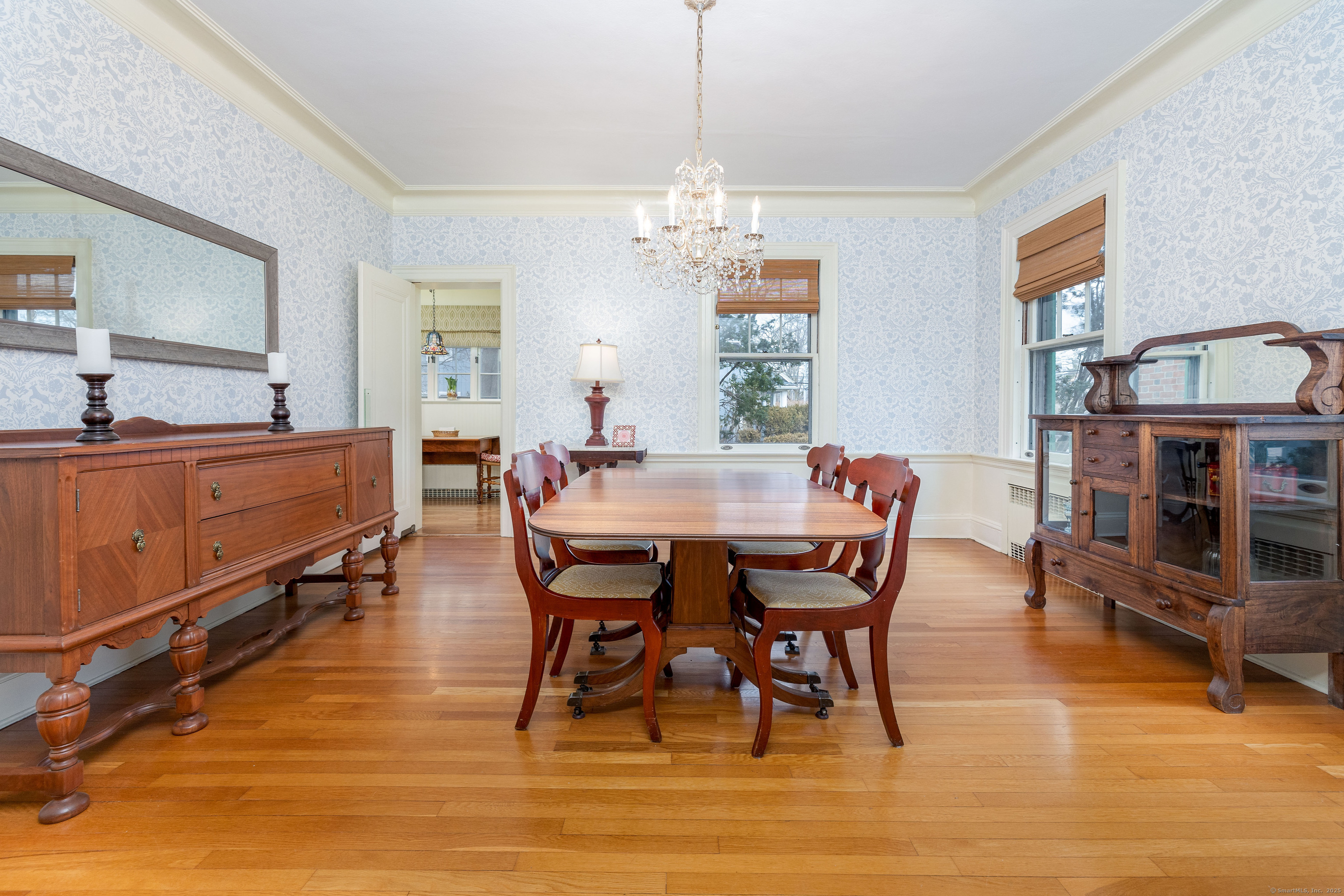 125 Quaker Lane North