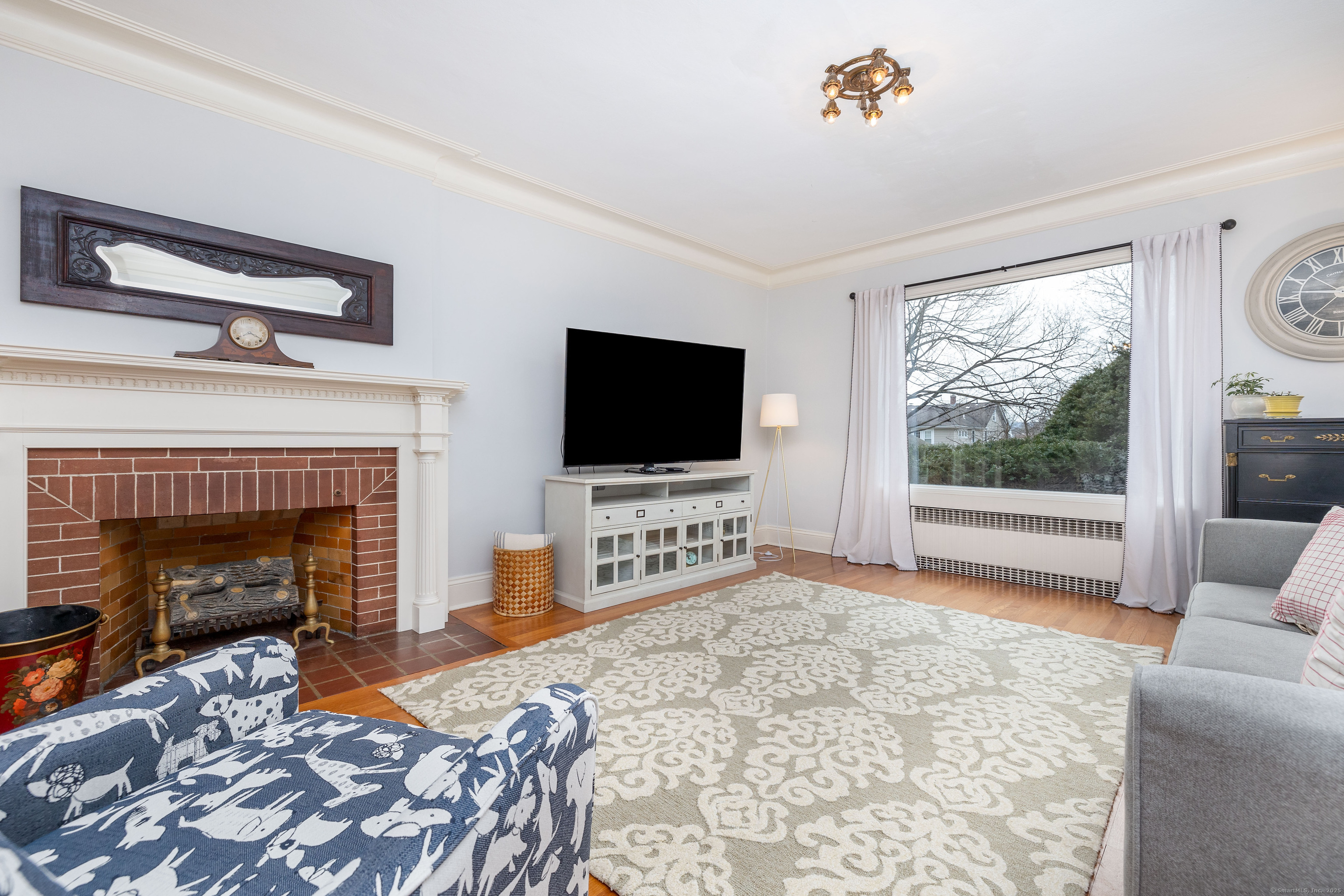 125 Quaker Lane North