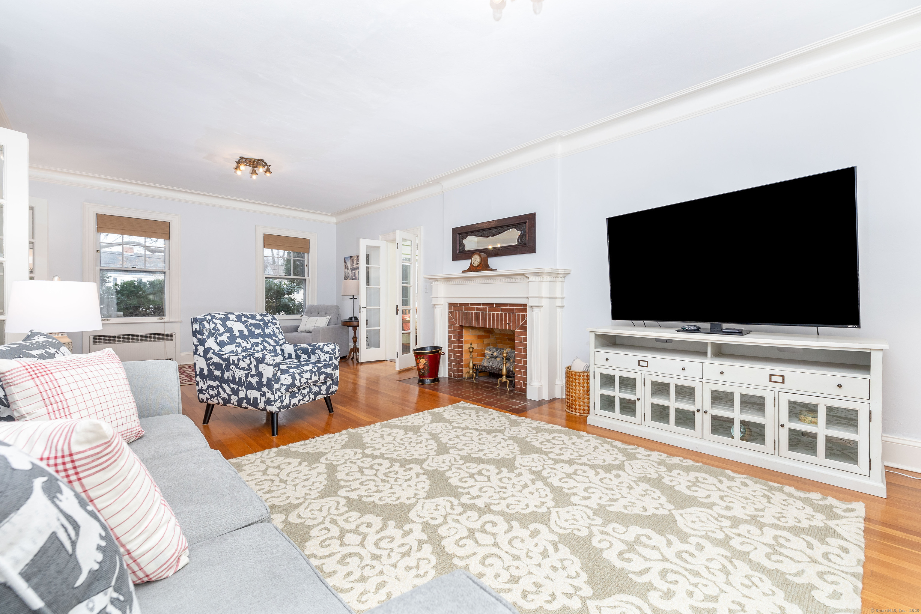 125 Quaker Lane North