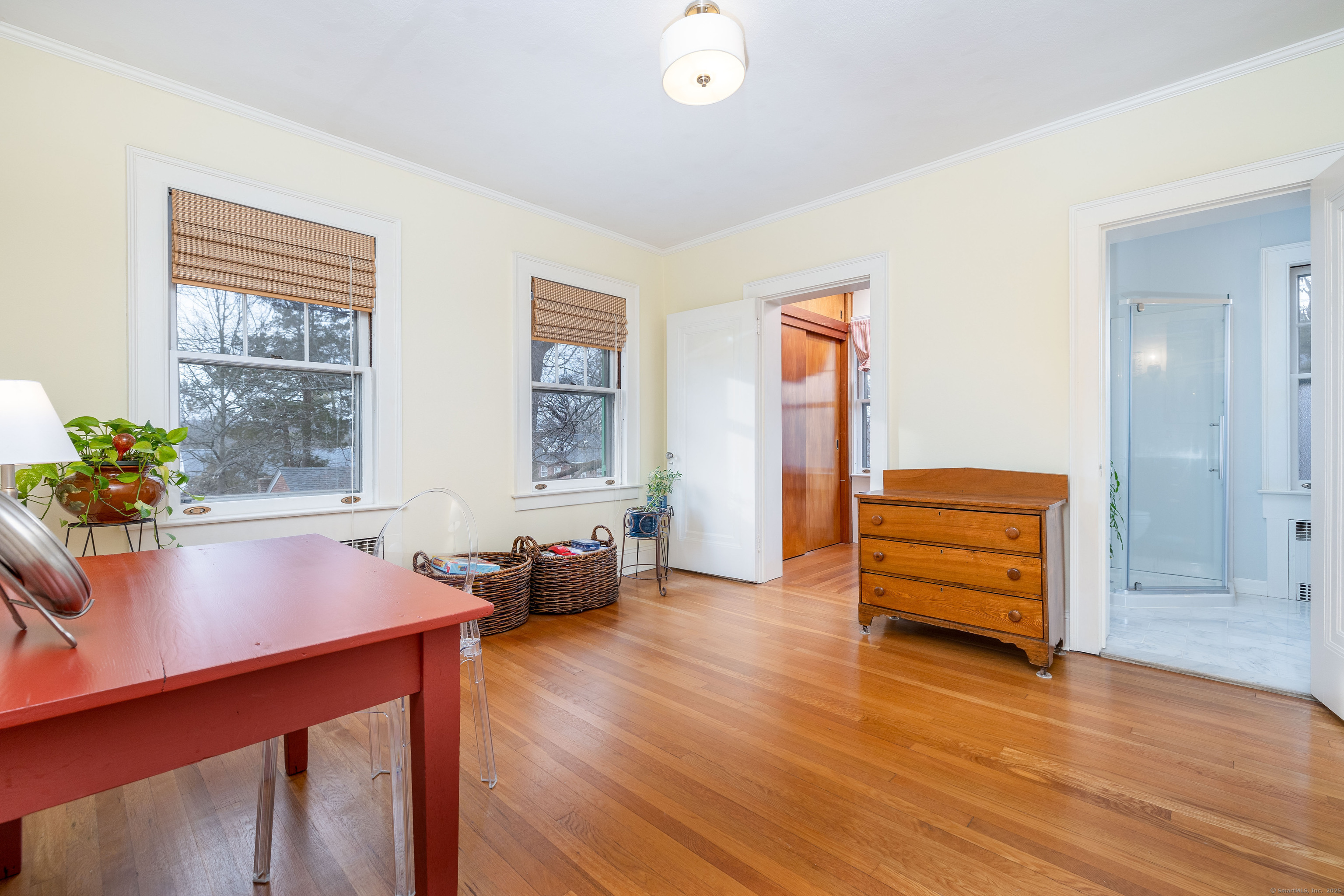 125 Quaker Lane North