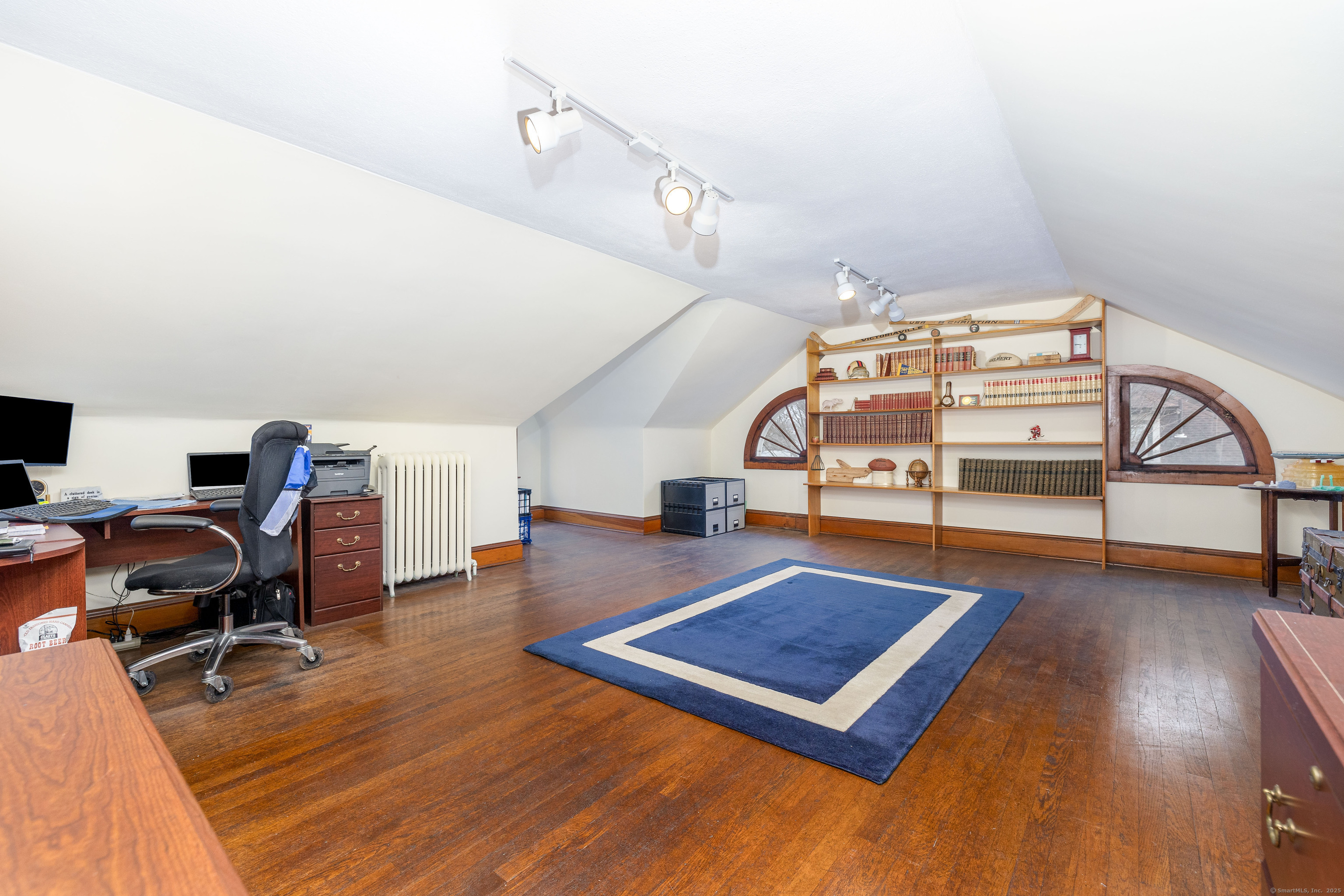 125 Quaker Lane North