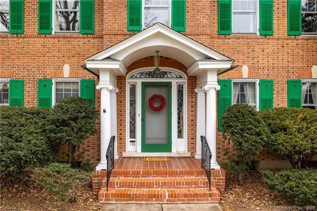 125 Quaker Lane North