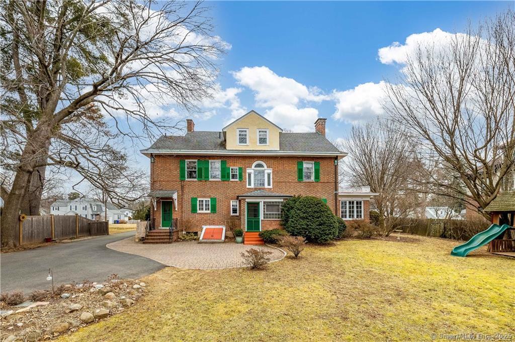 125 Quaker Lane North