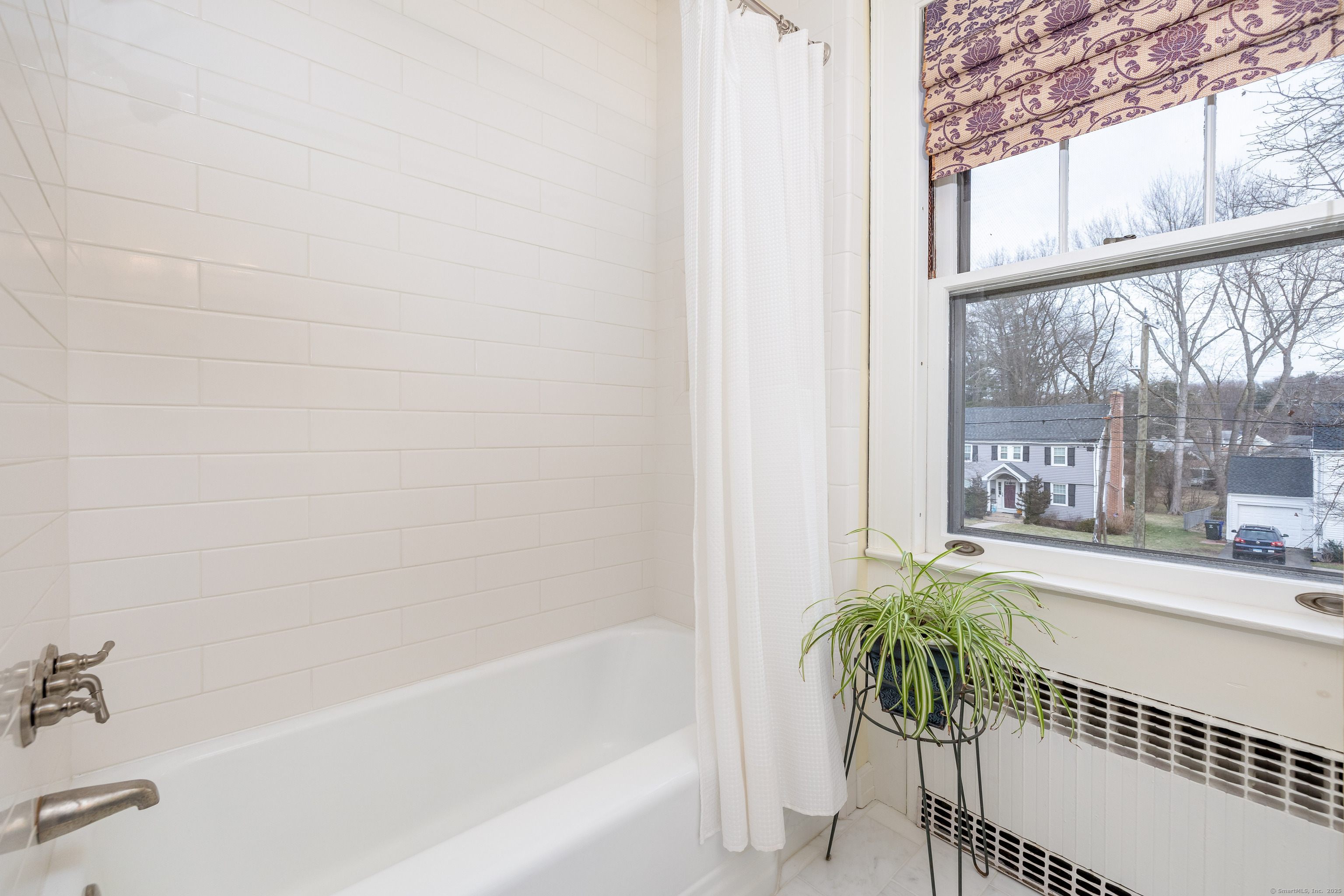 125 Quaker Lane North