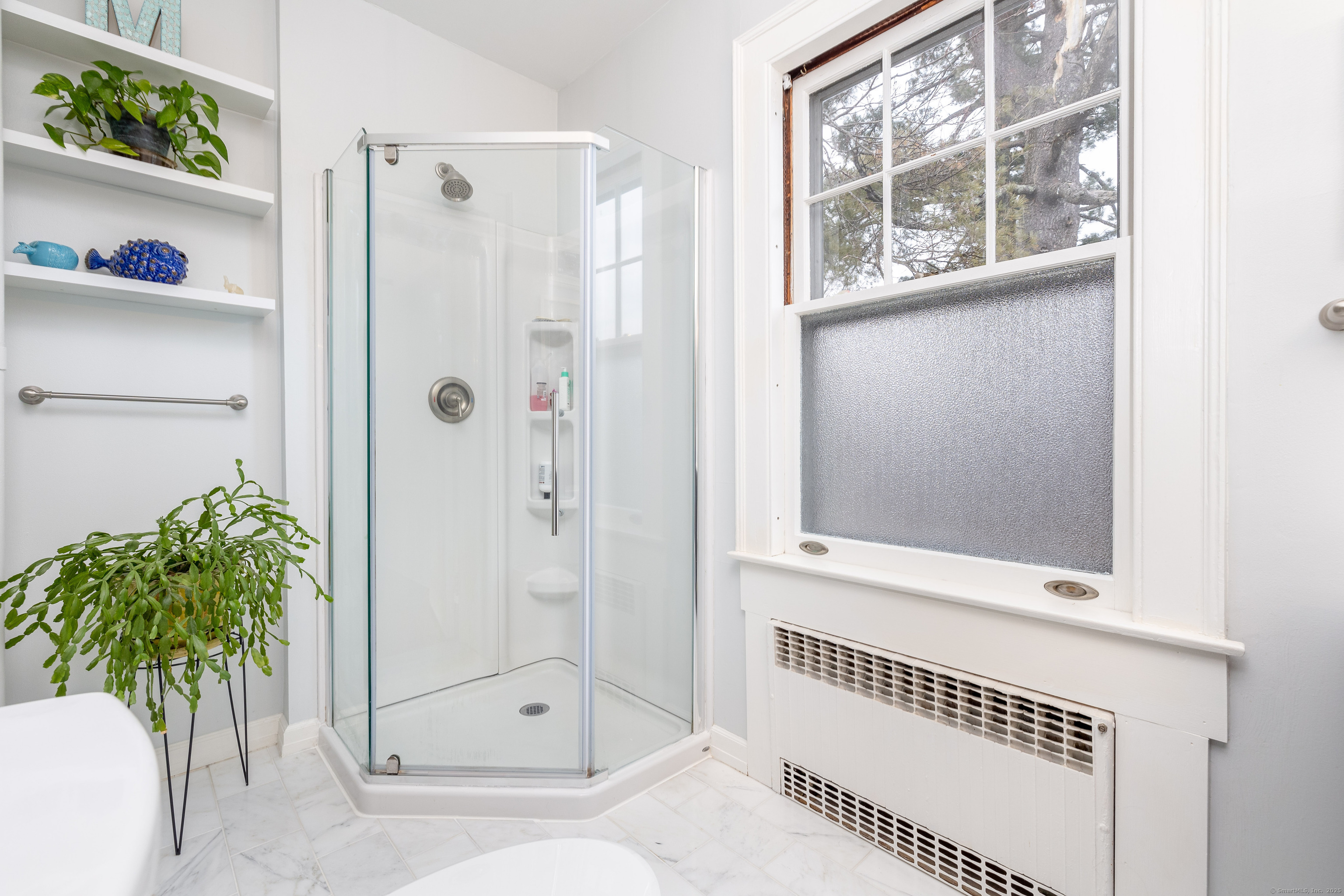 125 Quaker Lane North