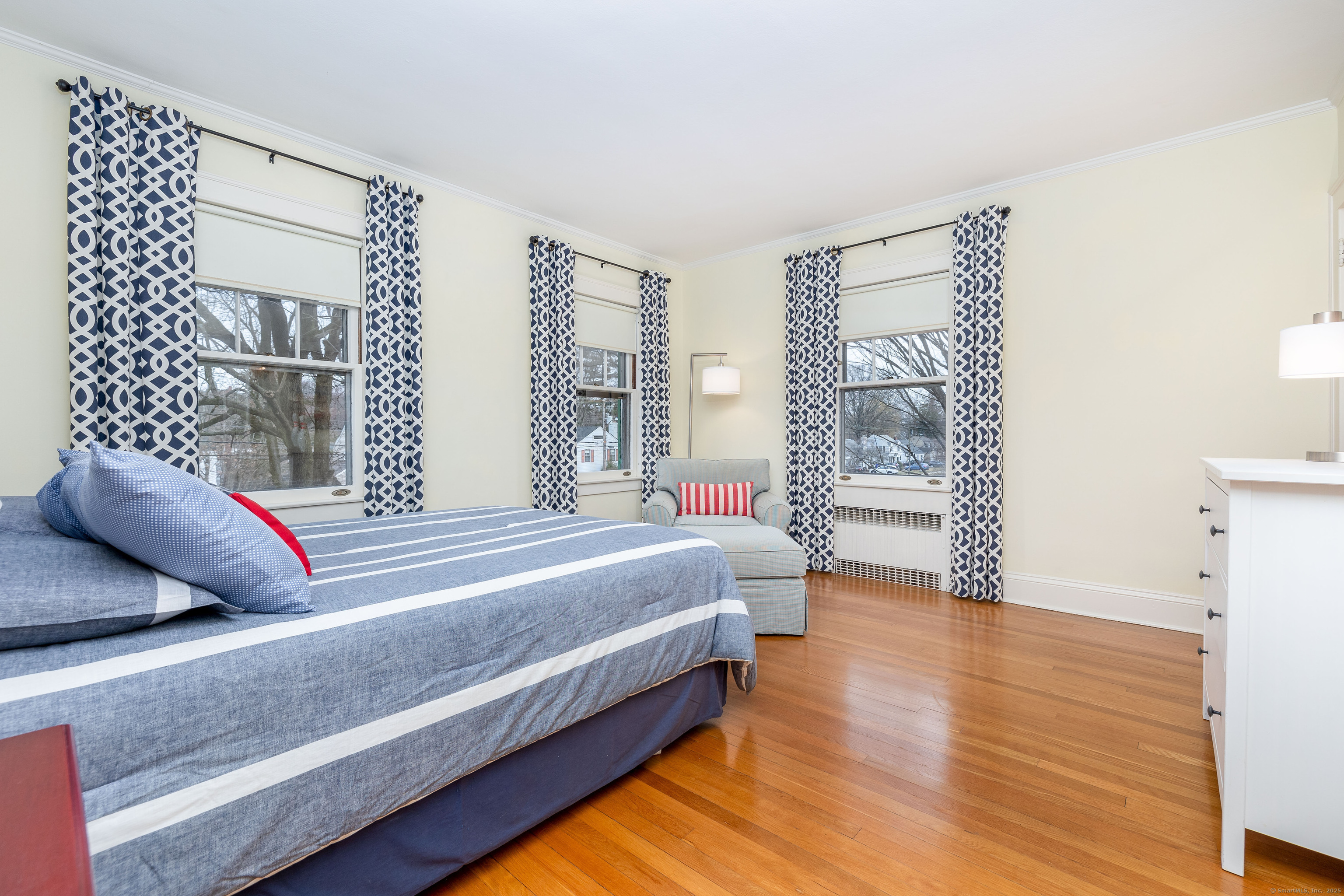 125 Quaker Lane North