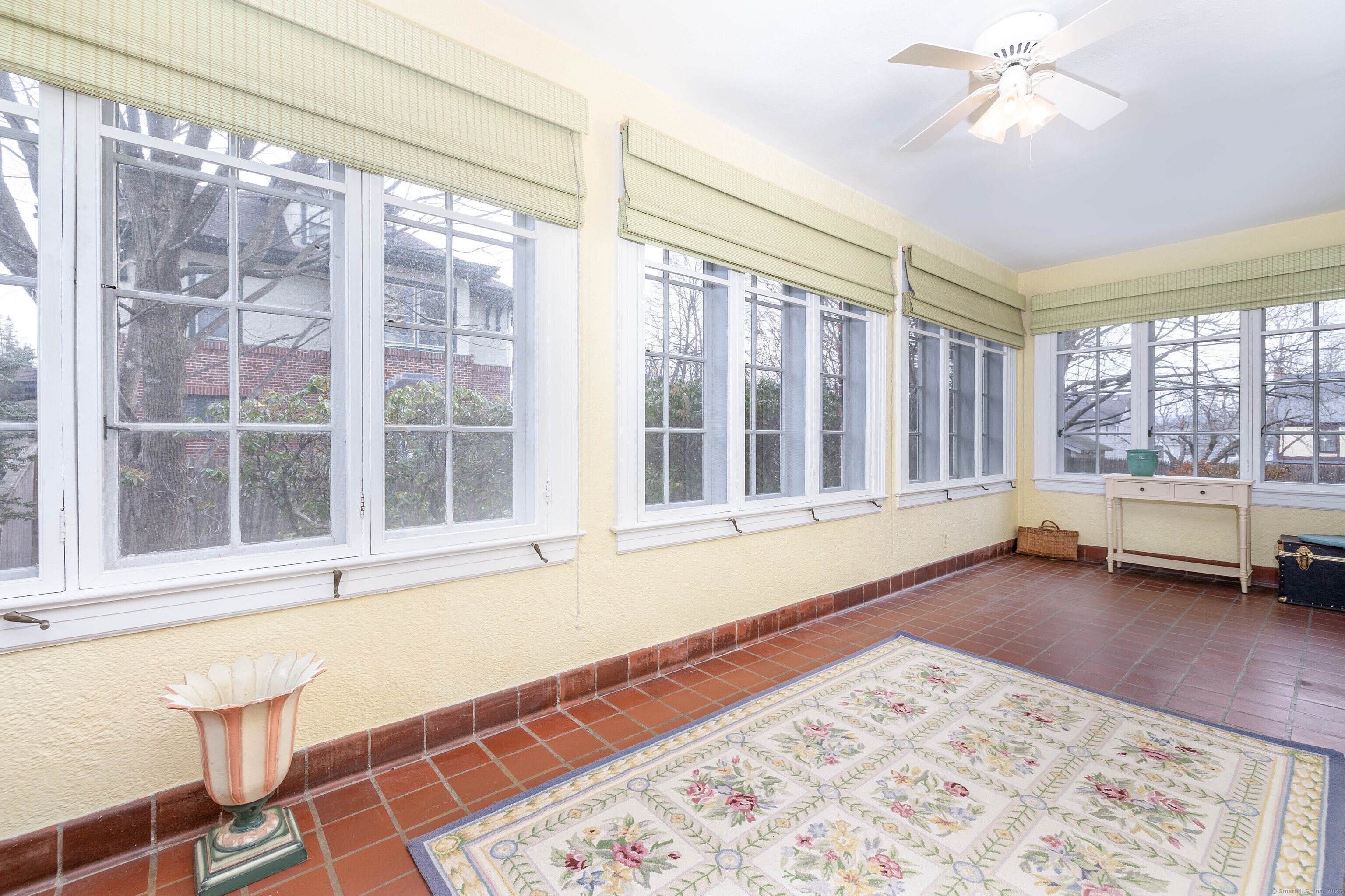 125 Quaker Lane North