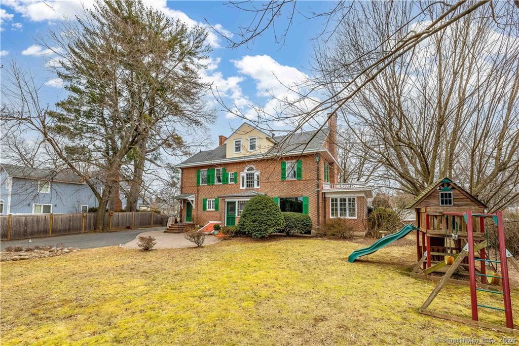 125 Quaker Lane North