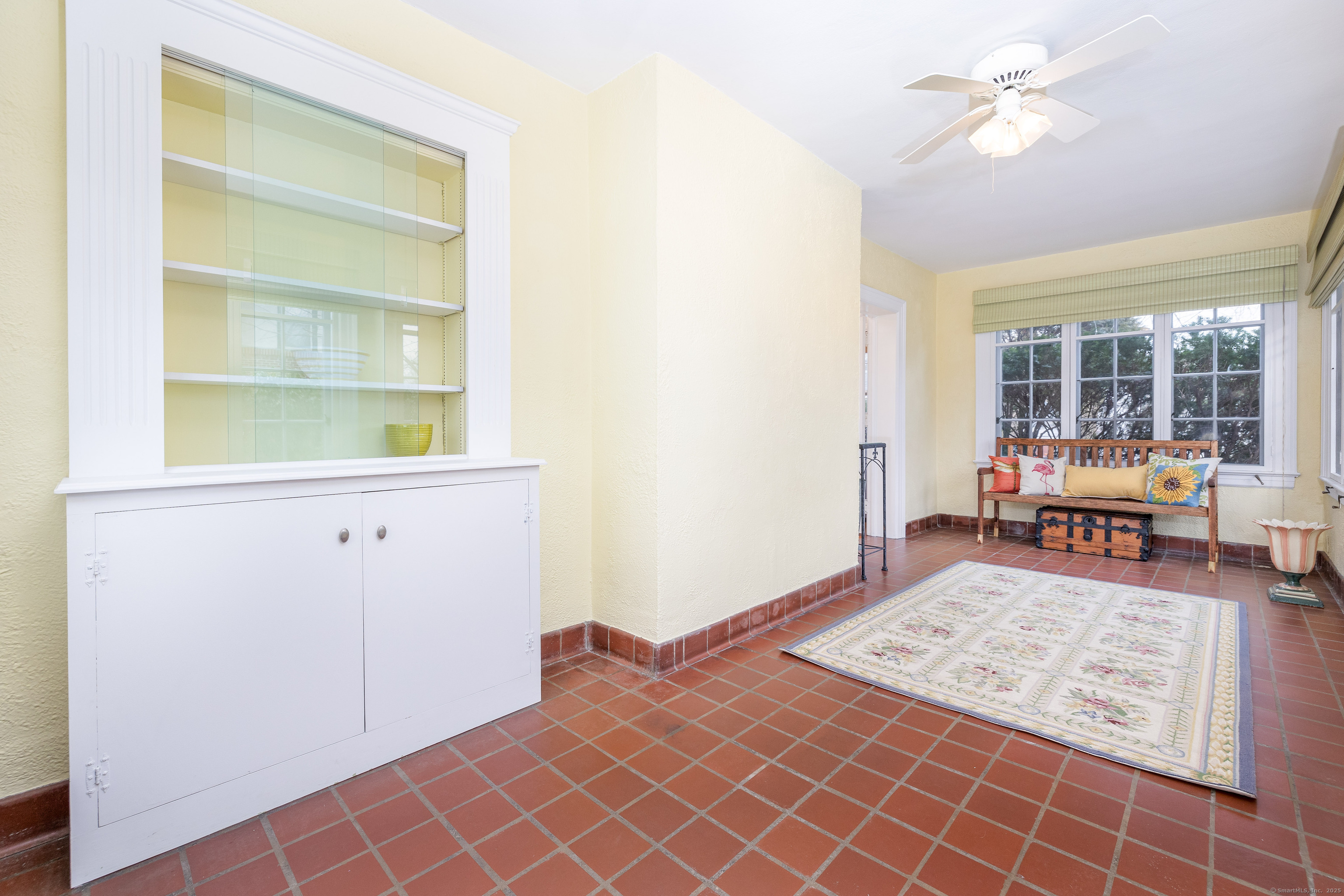 125 Quaker Lane North