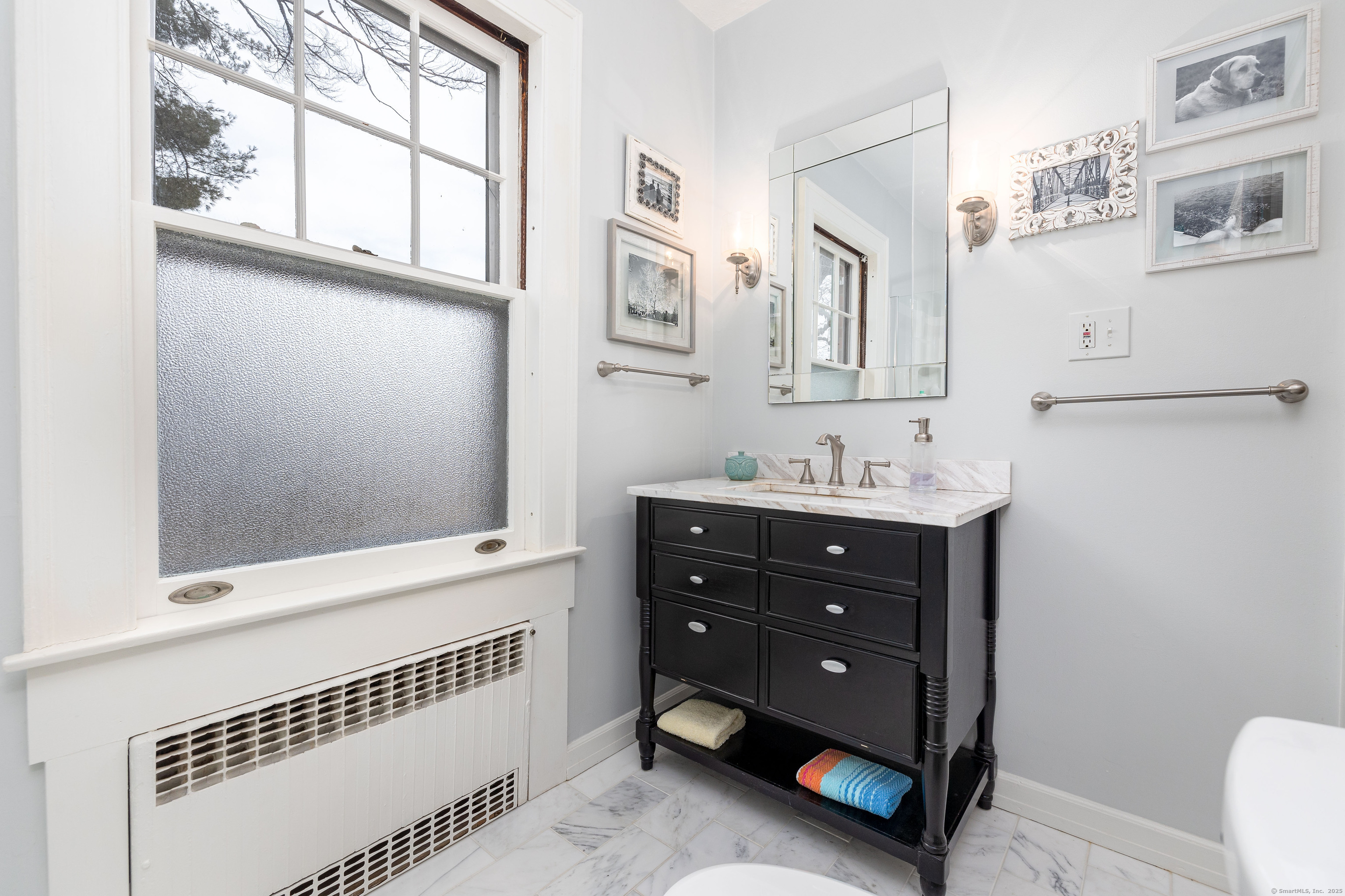 125 Quaker Lane North