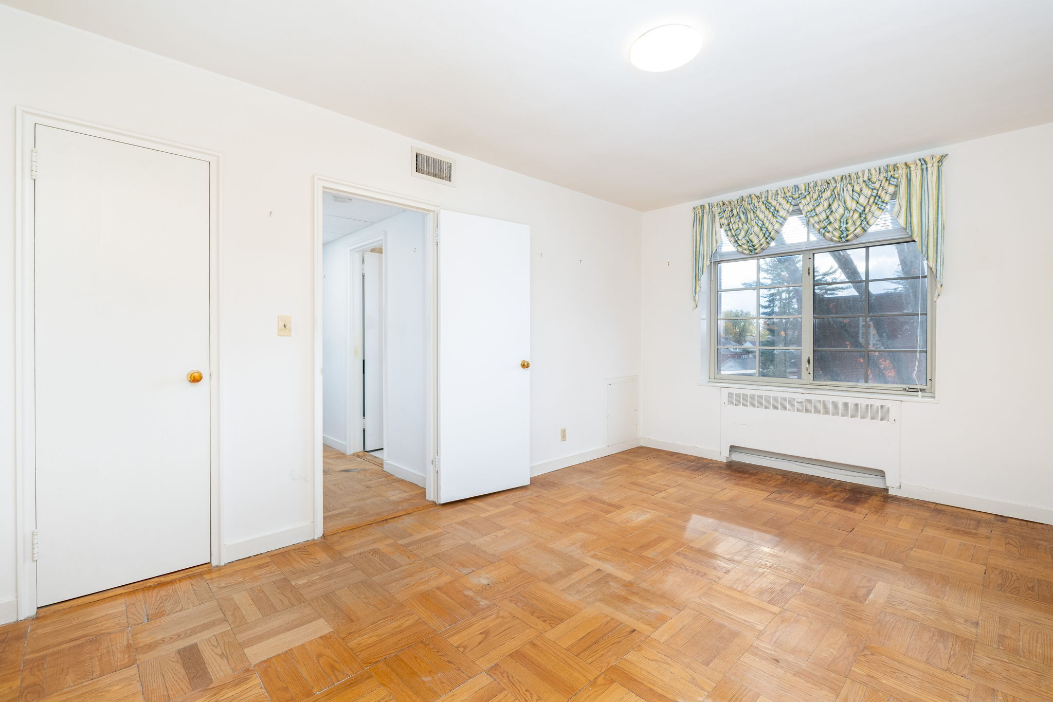 869 Farmington Avenue APT 305