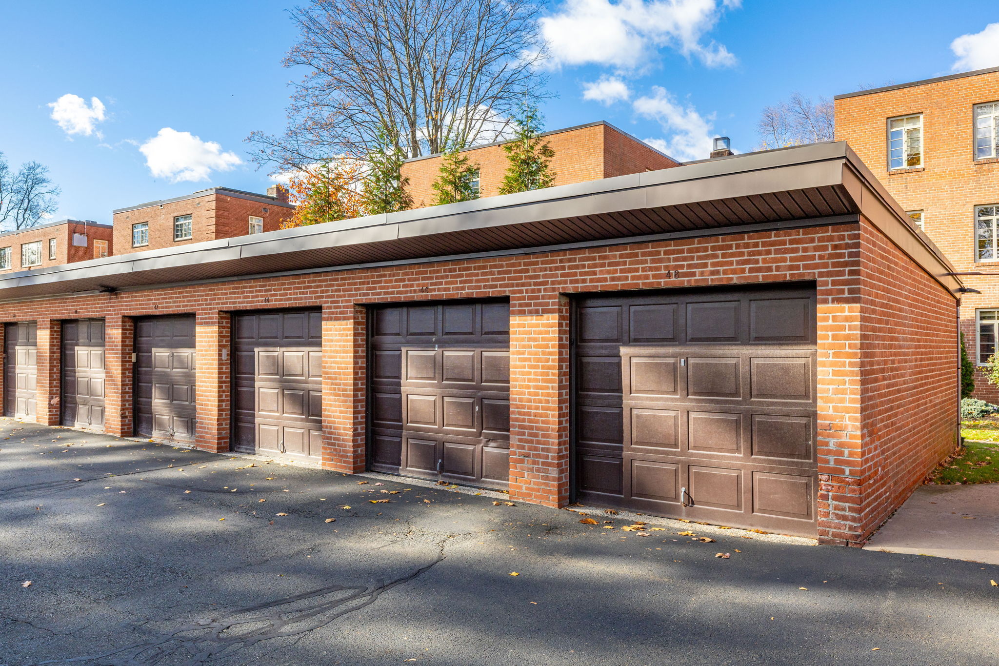 869 Farmington Avenue APT 305