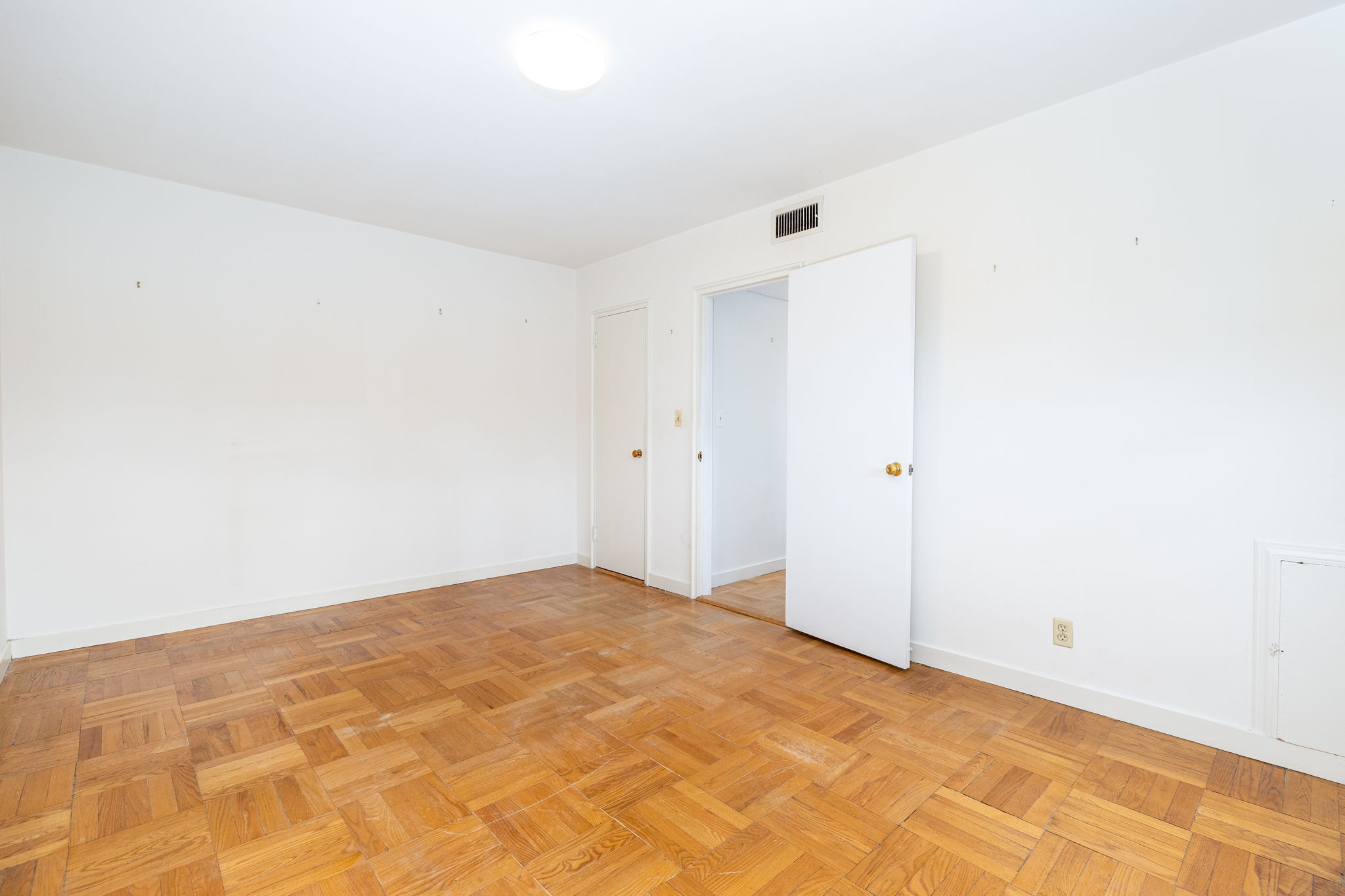 869 Farmington Avenue APT 305