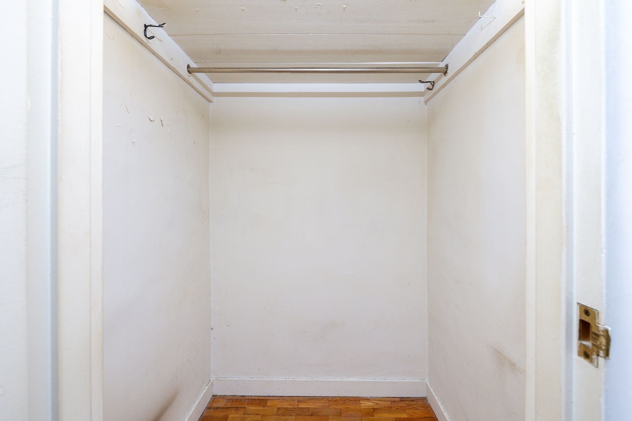 869 Farmington Avenue APT 305