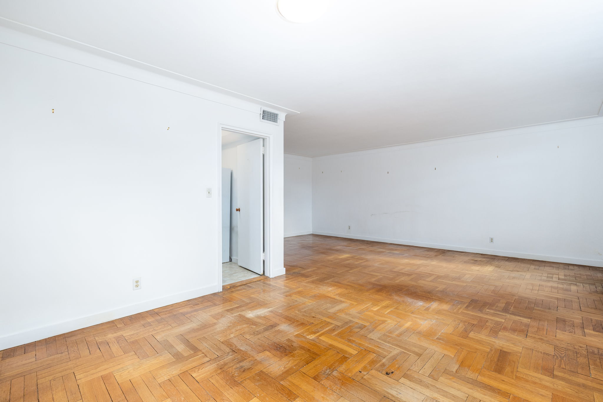 869 Farmington Avenue APT 305