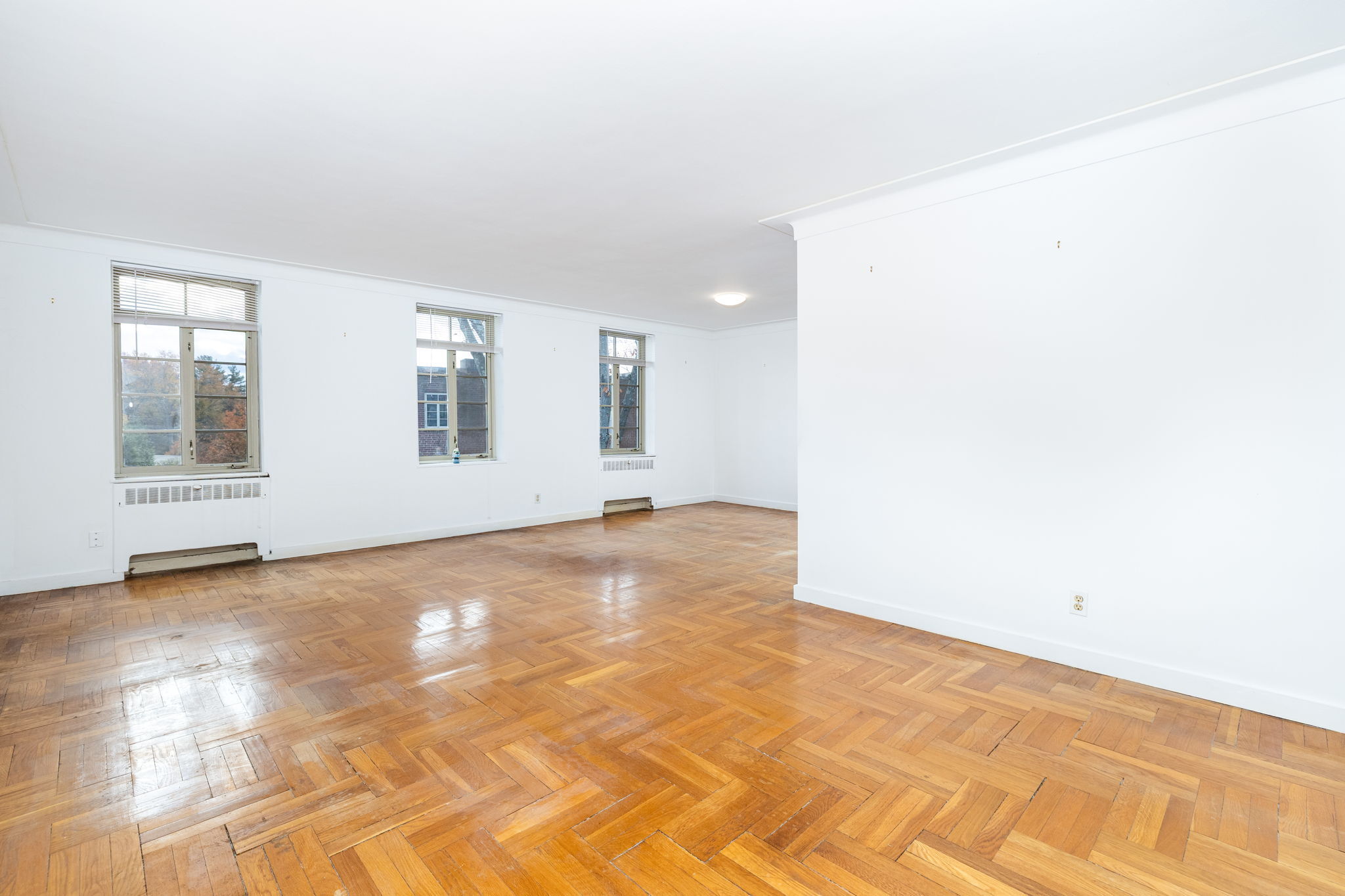 869 Farmington Avenue APT 305