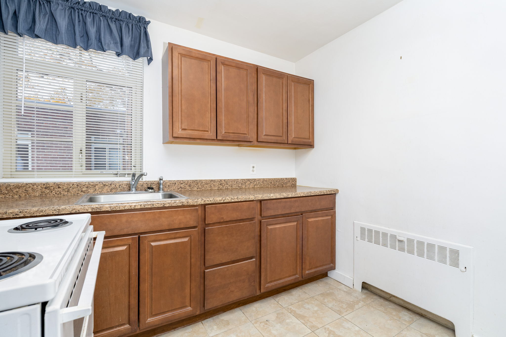 869 Farmington Avenue APT 305