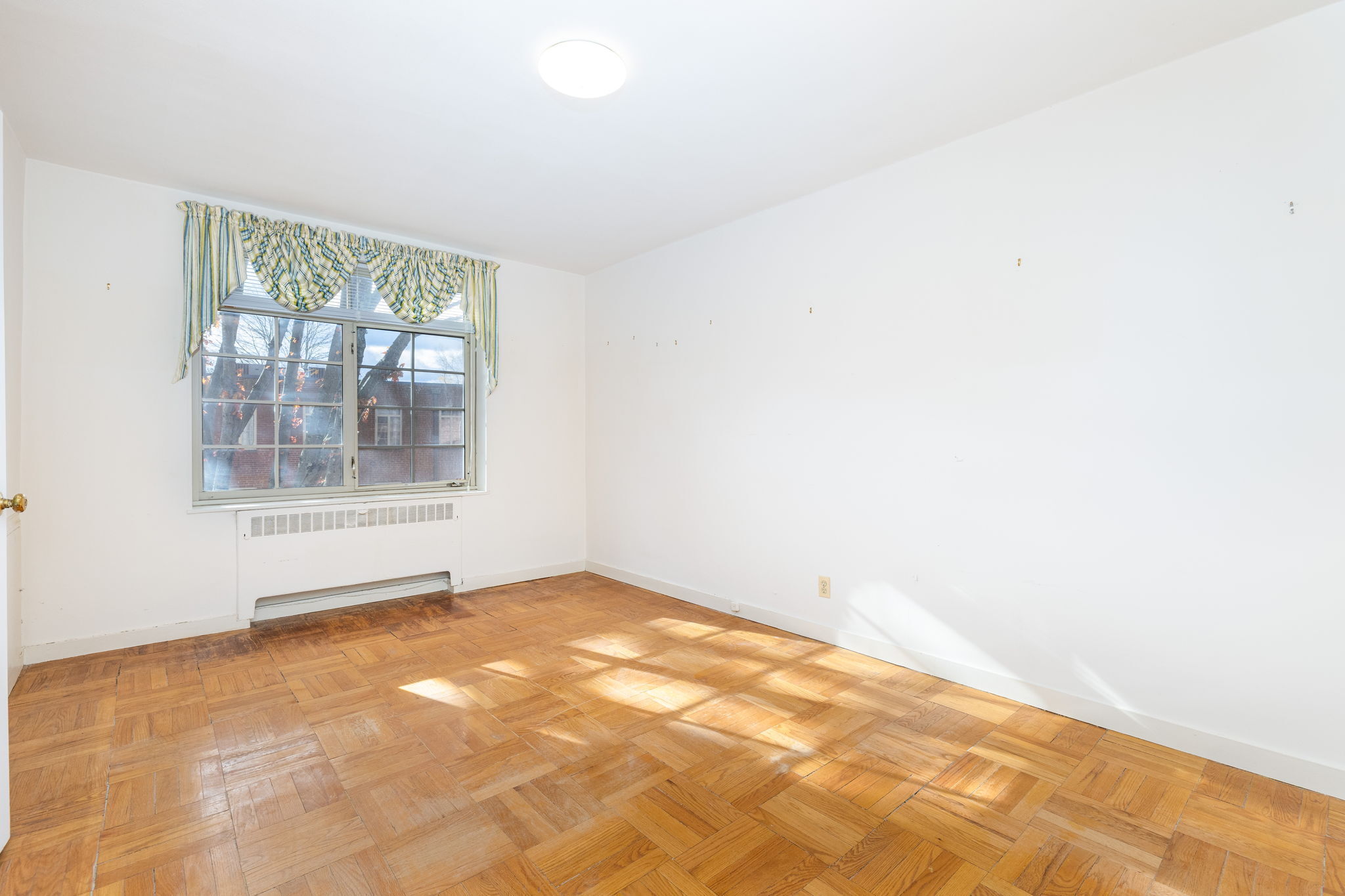 869 Farmington Avenue APT 305