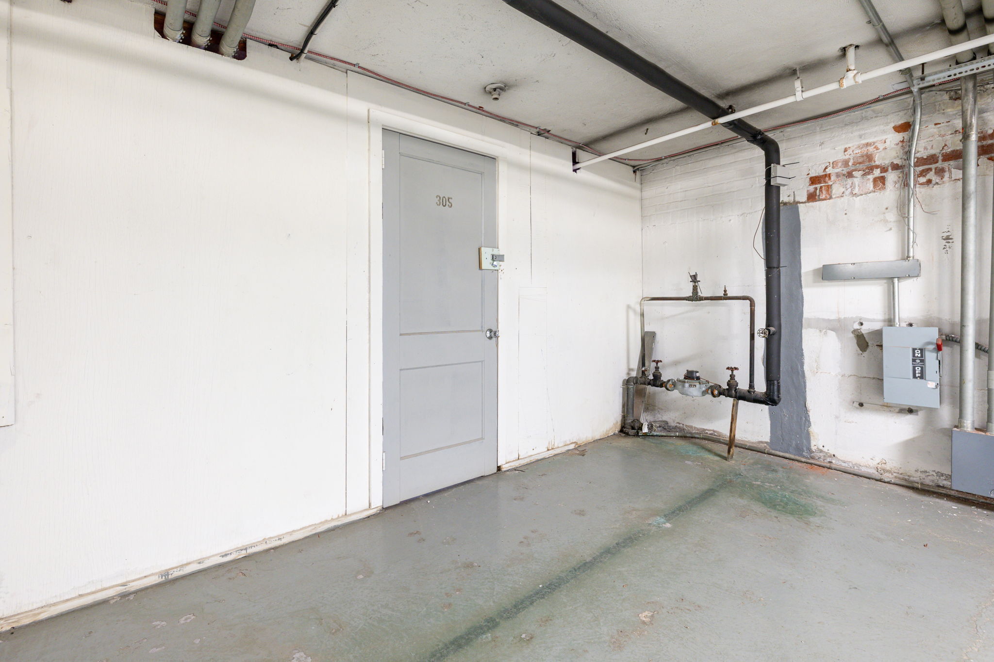 869 Farmington Avenue APT 305