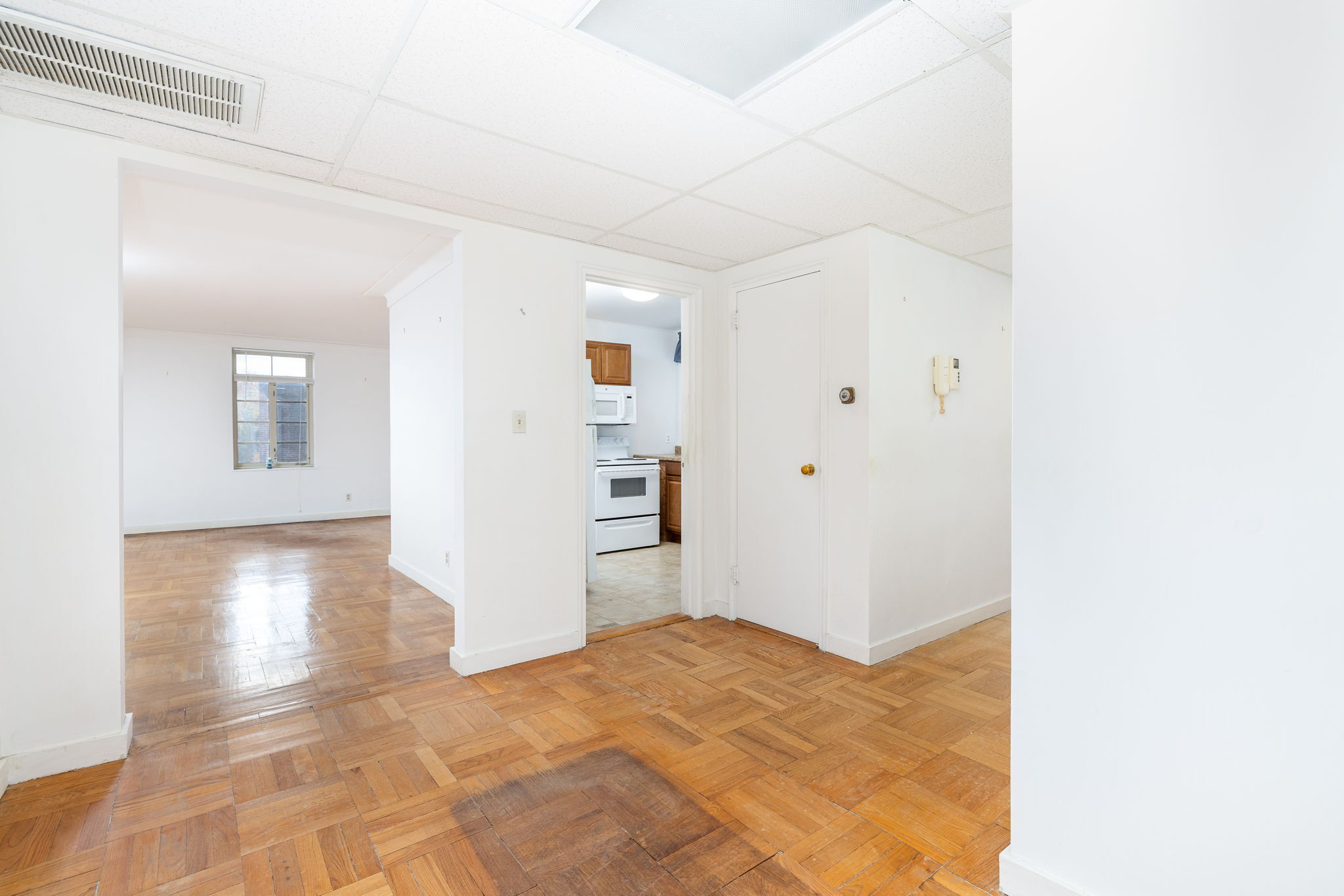 869 Farmington Avenue APT 305