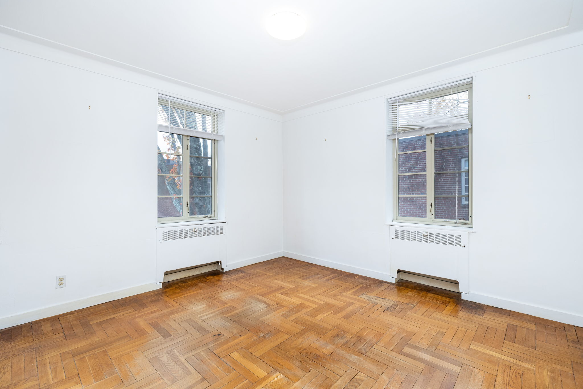 869 Farmington Avenue APT 305