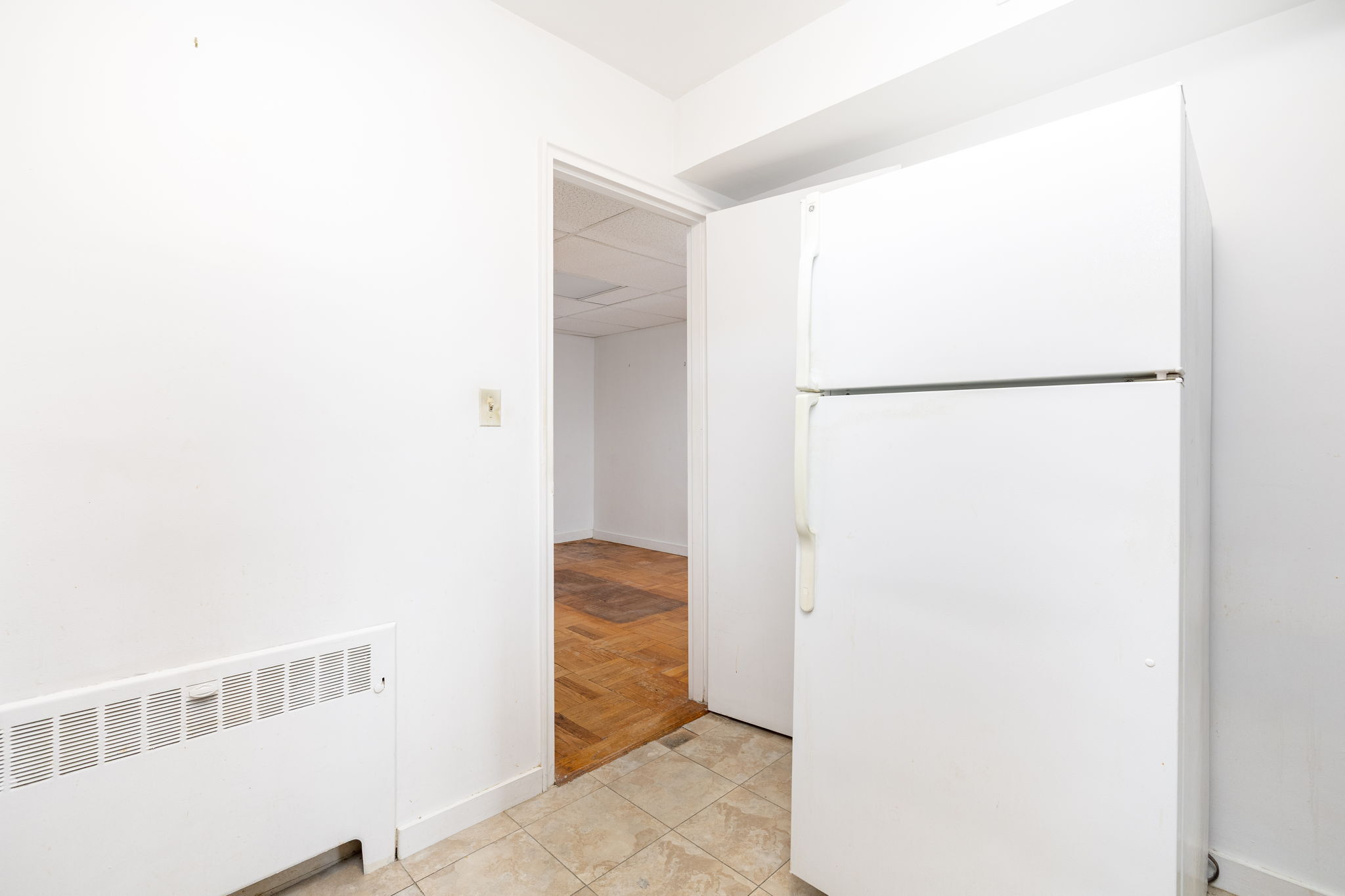 869 Farmington Avenue APT 305
