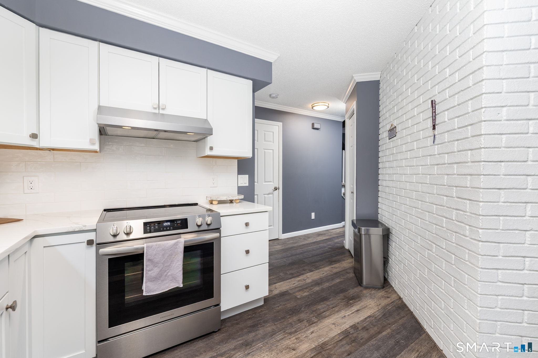 27 Folkstone Road APT C