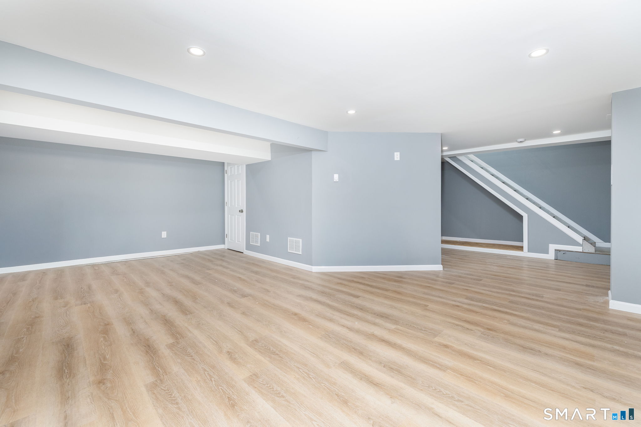 27 Folkstone Road APT C